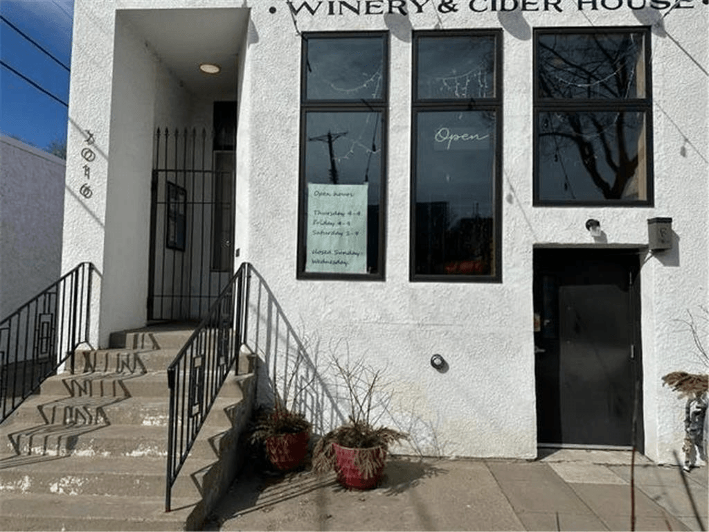 Bar & Lounge for Lease in Minneapolis, MN, 3,000 SF - Thumbnail 2