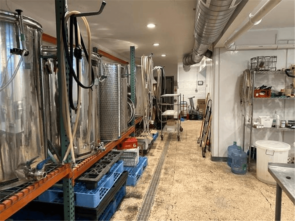 Bar & Lounge for Lease in Minneapolis, MN, 3,000 SF - Thumbnail 4