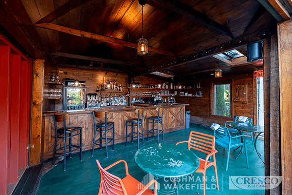 Signature Larchmere Restaurant Property For Sale - Thumbnail 3
