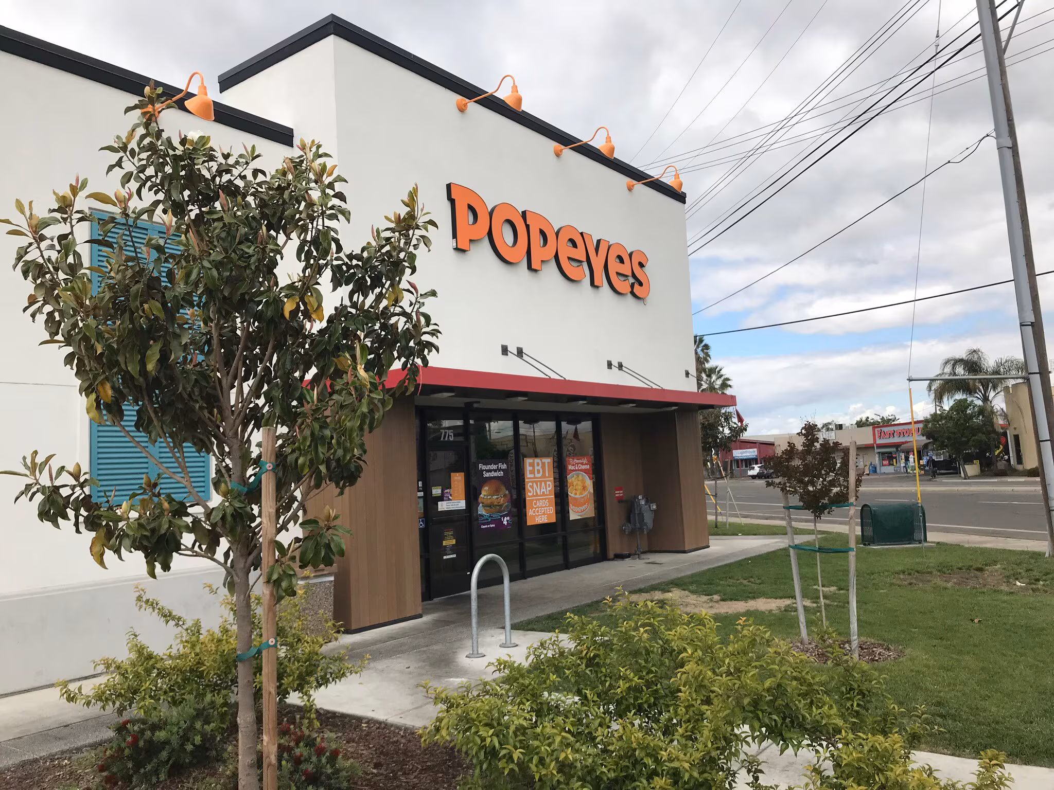 Drive Thru for Lease in Turlock CA - Thumbnail 2