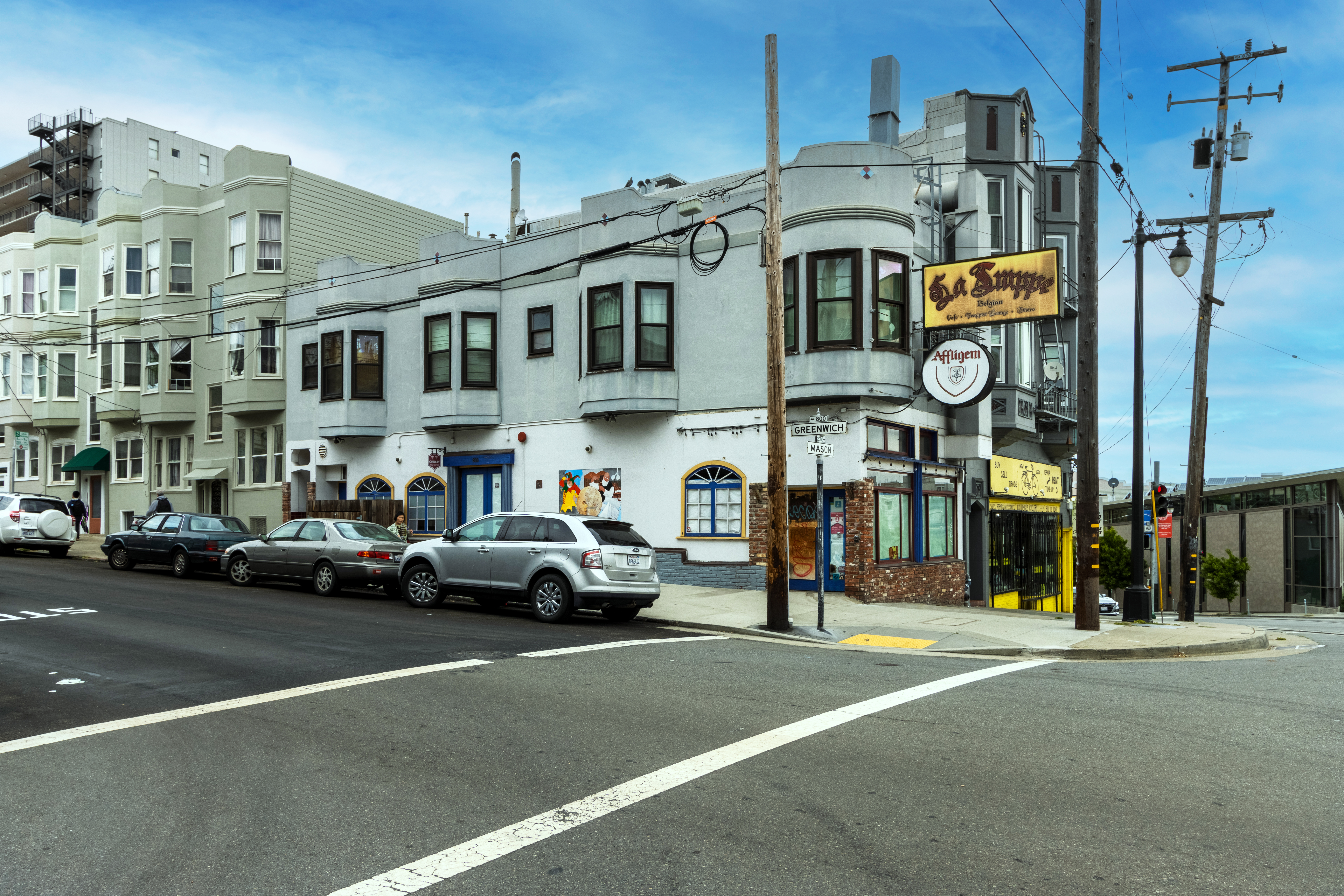 FOR LEASE: Corner Bar / Restaurant Opportunity In North Beach