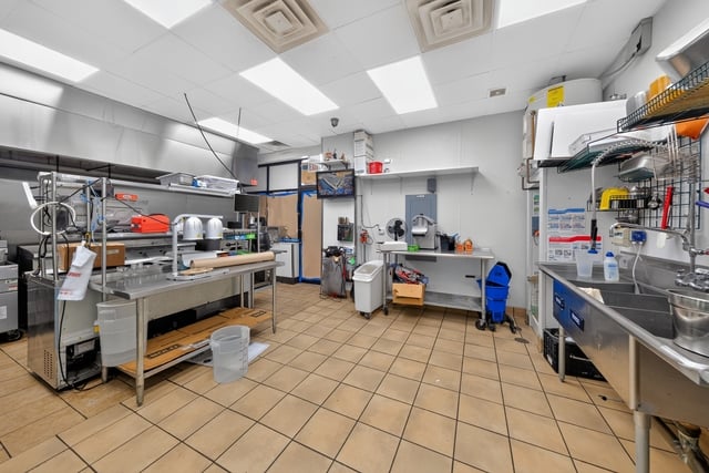 Multi-Use Full Restaurant for Lease in Chicago, IL, 1,086 SF - Thumbnail 1