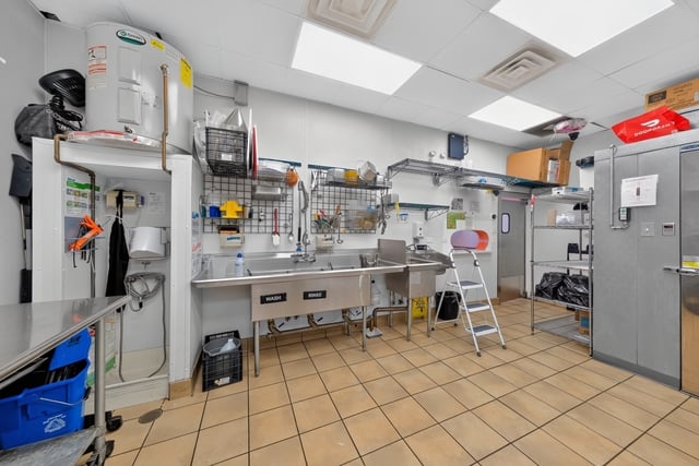 Multi-Use Full Restaurant for Lease in Chicago, IL, 1,086 SF - Thumbnail 2