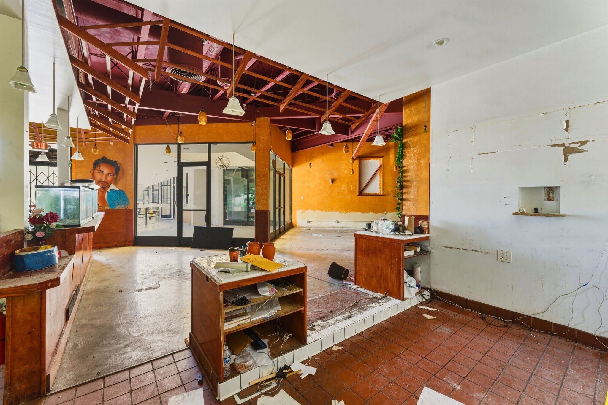 861 - 3,345 SF of 2nd Gen Restaurant/Retail space with Patio in Culver City - Thumbnail 4