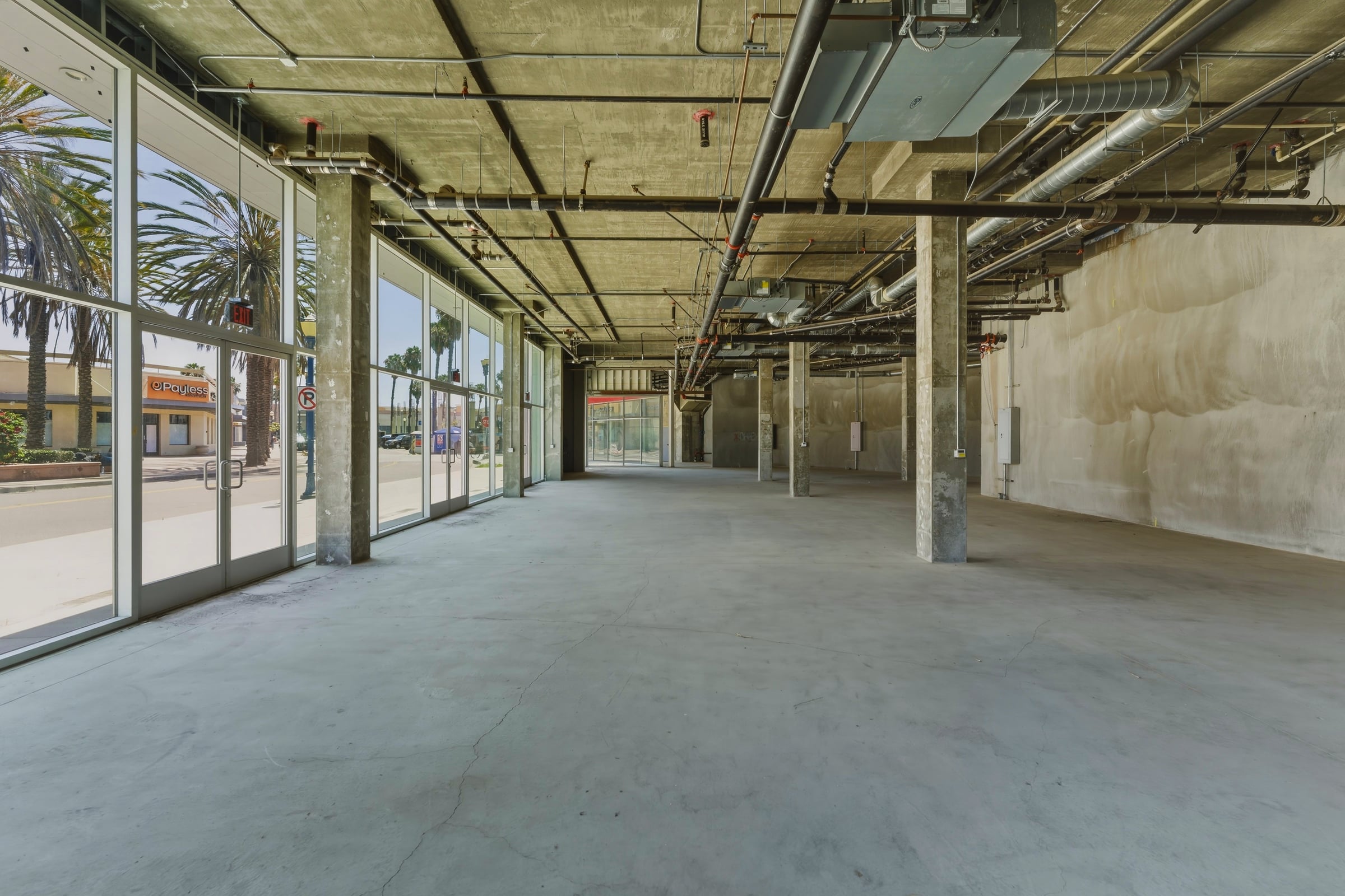 Premier retail opportunity along The Promenade