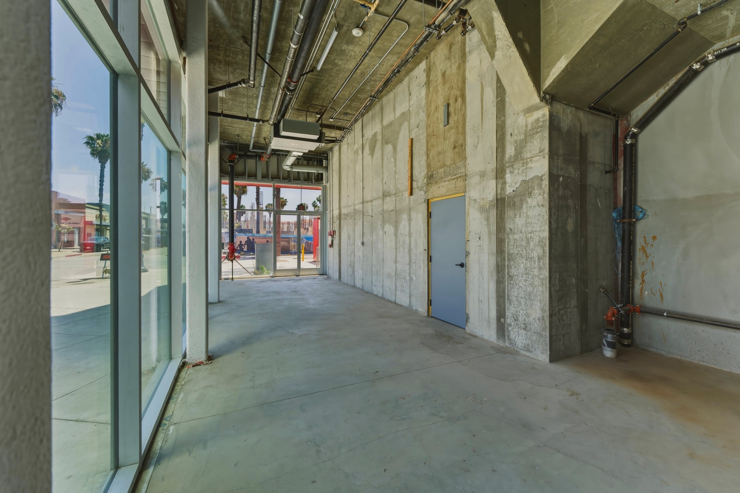 Premier retail opportunity along The Promenade