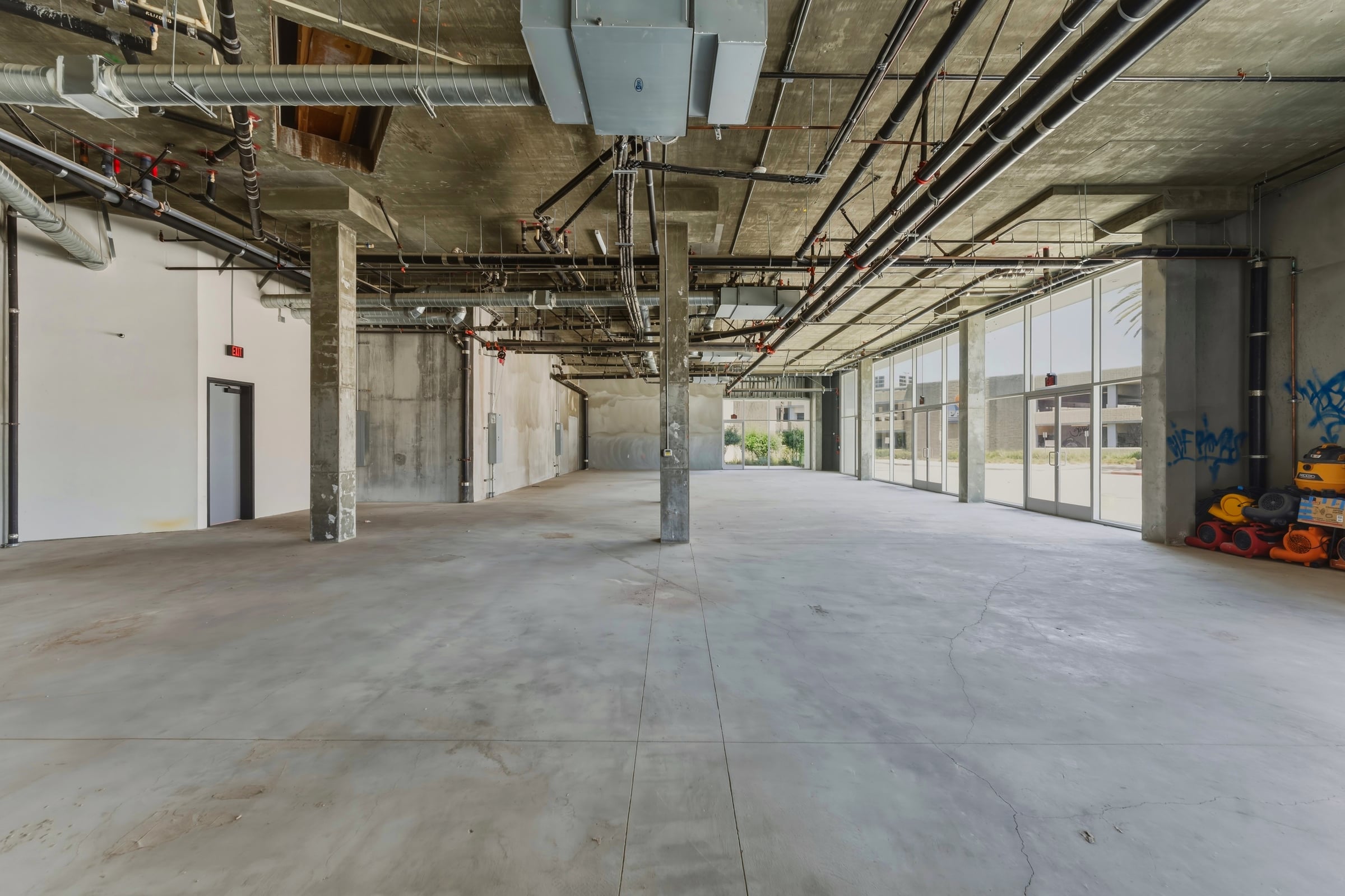 Premier retail opportunity along The Promenade - Thumbnail 5