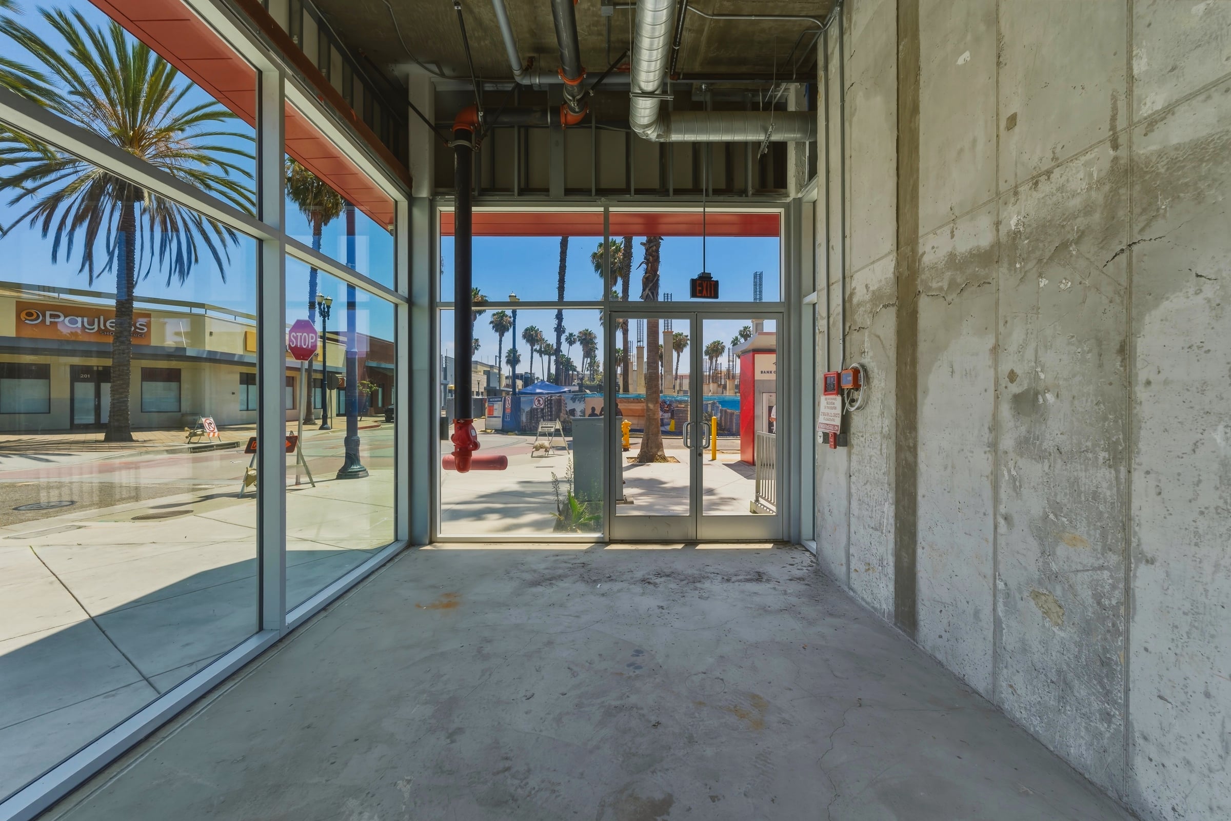 Premier retail opportunity along The Promenade