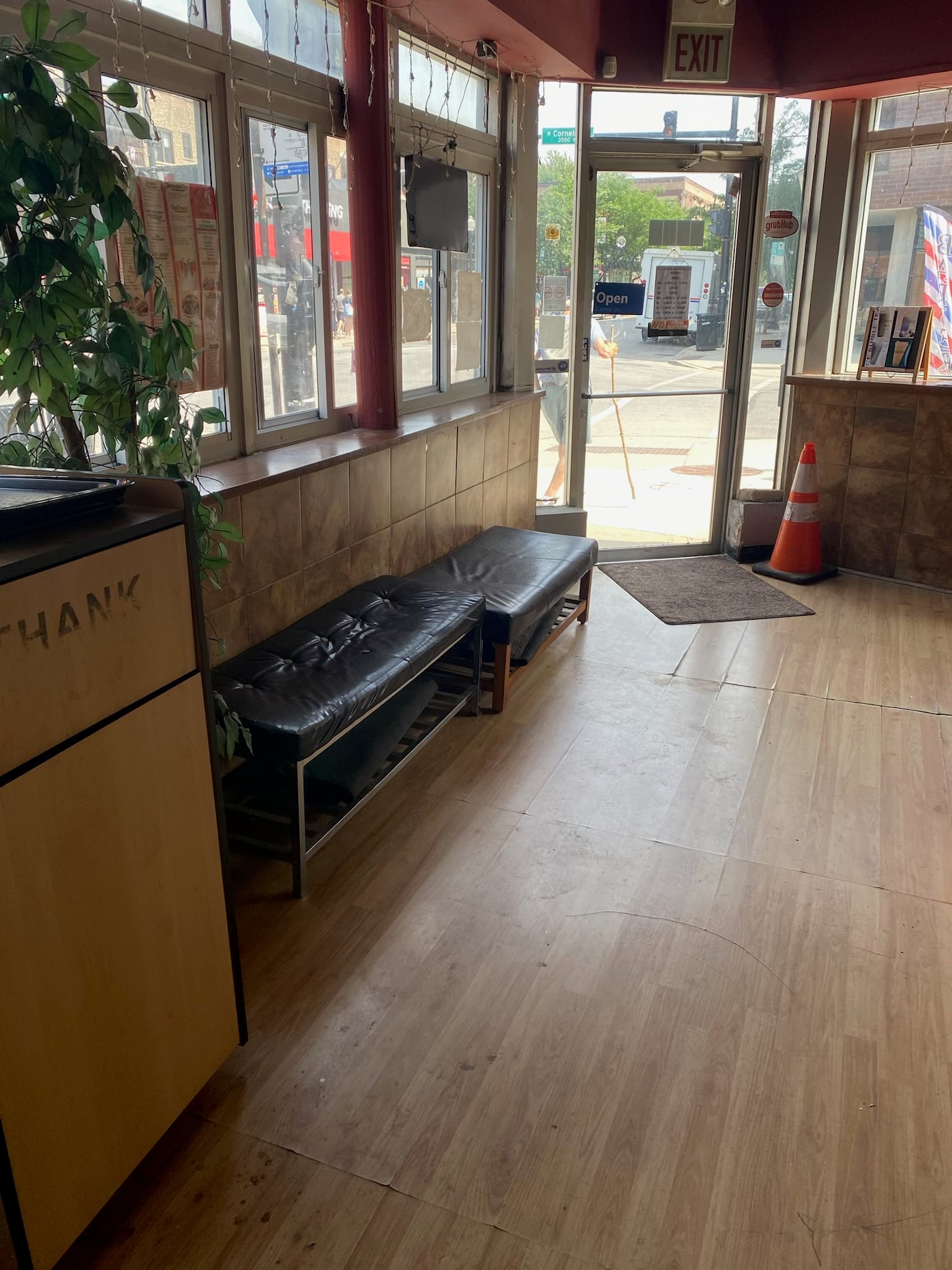 Full Restaurant for Lease in Lake View East, Chicago, IL , 1,500 SF - Thumbnail 3