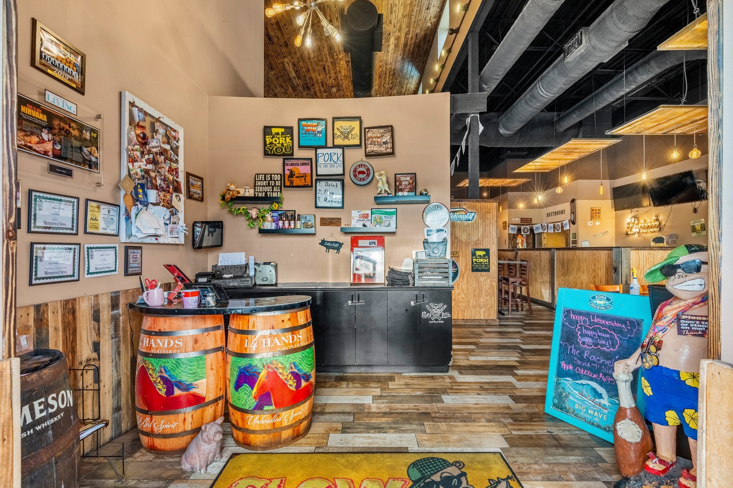 Turnkey 4690 sf stand-alone restaurant near I-95 and fully equipped with bar and patio - Thumbnail 5
