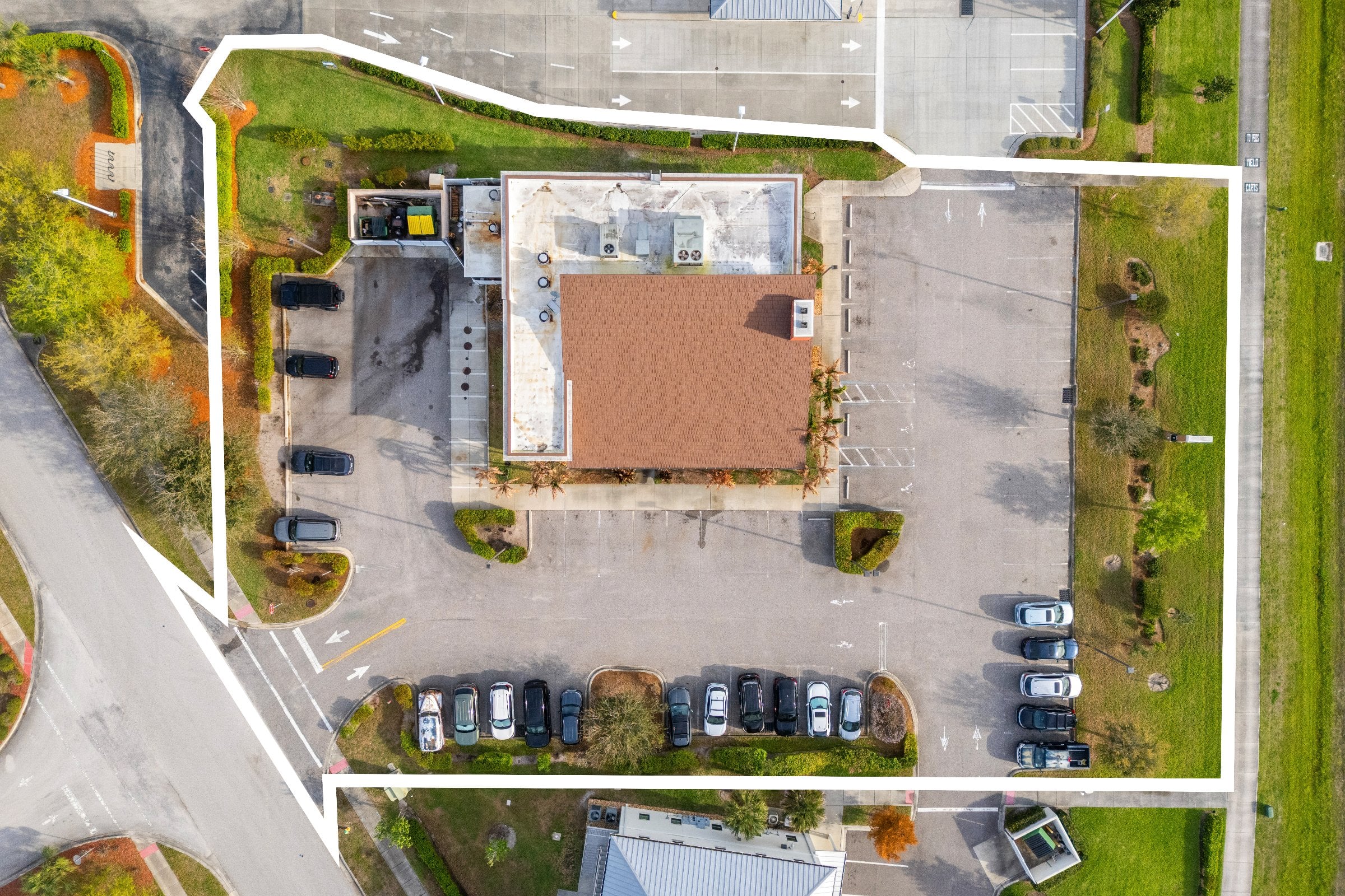 Turnkey 4690 sf stand-alone restaurant near I-95 and fully equipped with bar and patio - Thumbnail 2