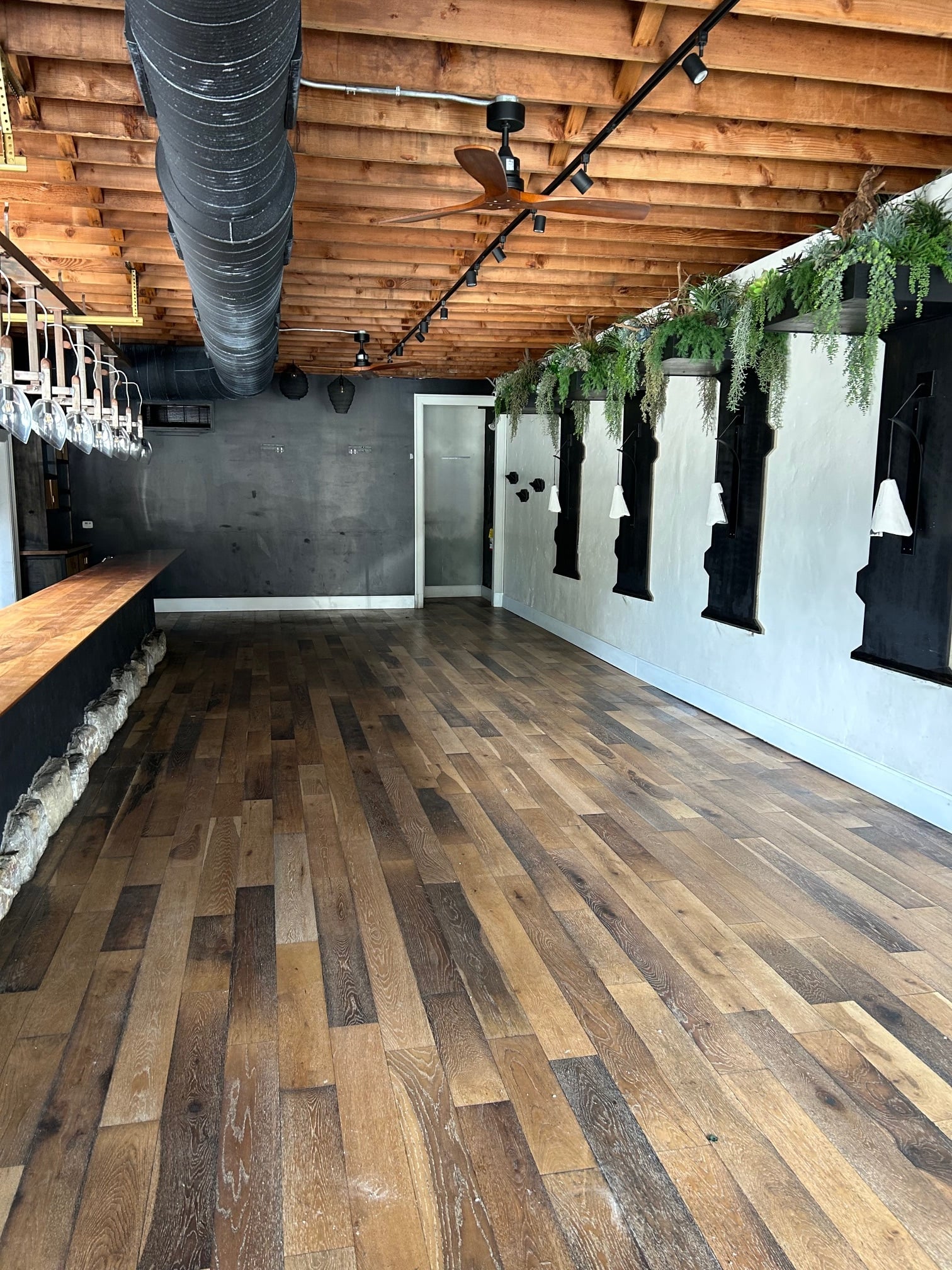 Bar Lounge for Lease in Chagrin Falls, OH – 1,875 SF - Thumbnail 2