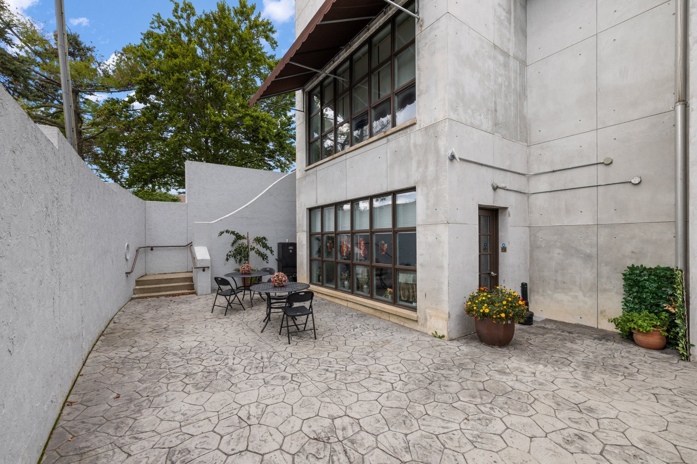 Restaurant Building For Sale - Thumbnail 2