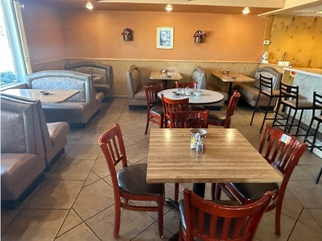 Long-Established Freestanding Breakfast & Lunch Restaurant w/Property Kenosha, WI 43 Years - Thumbnail 2