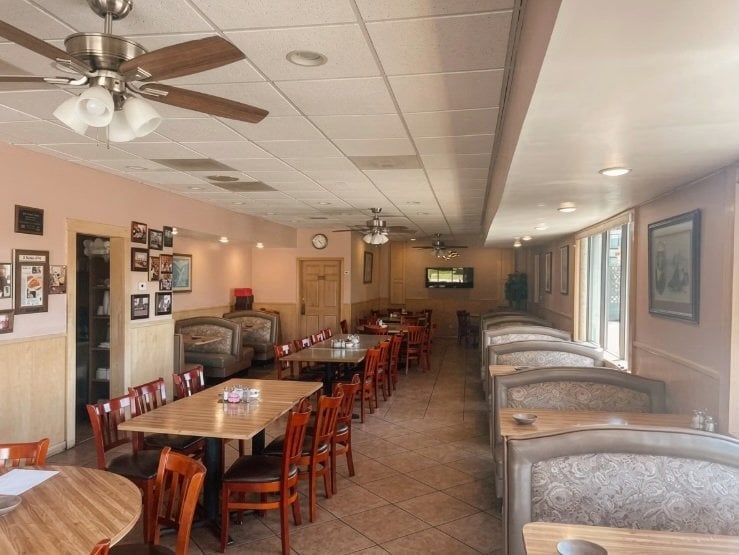 Long-Established Freestanding Breakfast & Lunch Restaurant w/Property Kenosha, WI 43 Years - Thumbnail 4