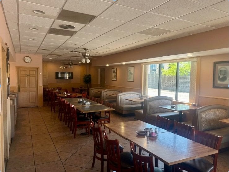 Long-Established Freestanding Breakfast & Lunch Restaurant w/Property Kenosha, WI 43 Years - Thumbnail 3