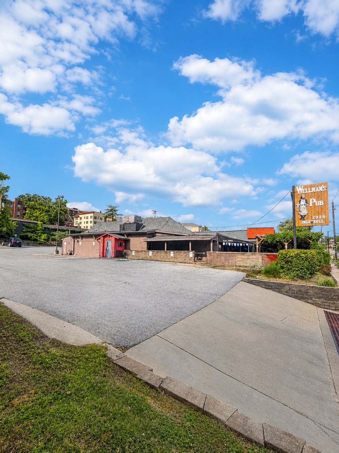 2920 Ingersoll Ave - Image 1
