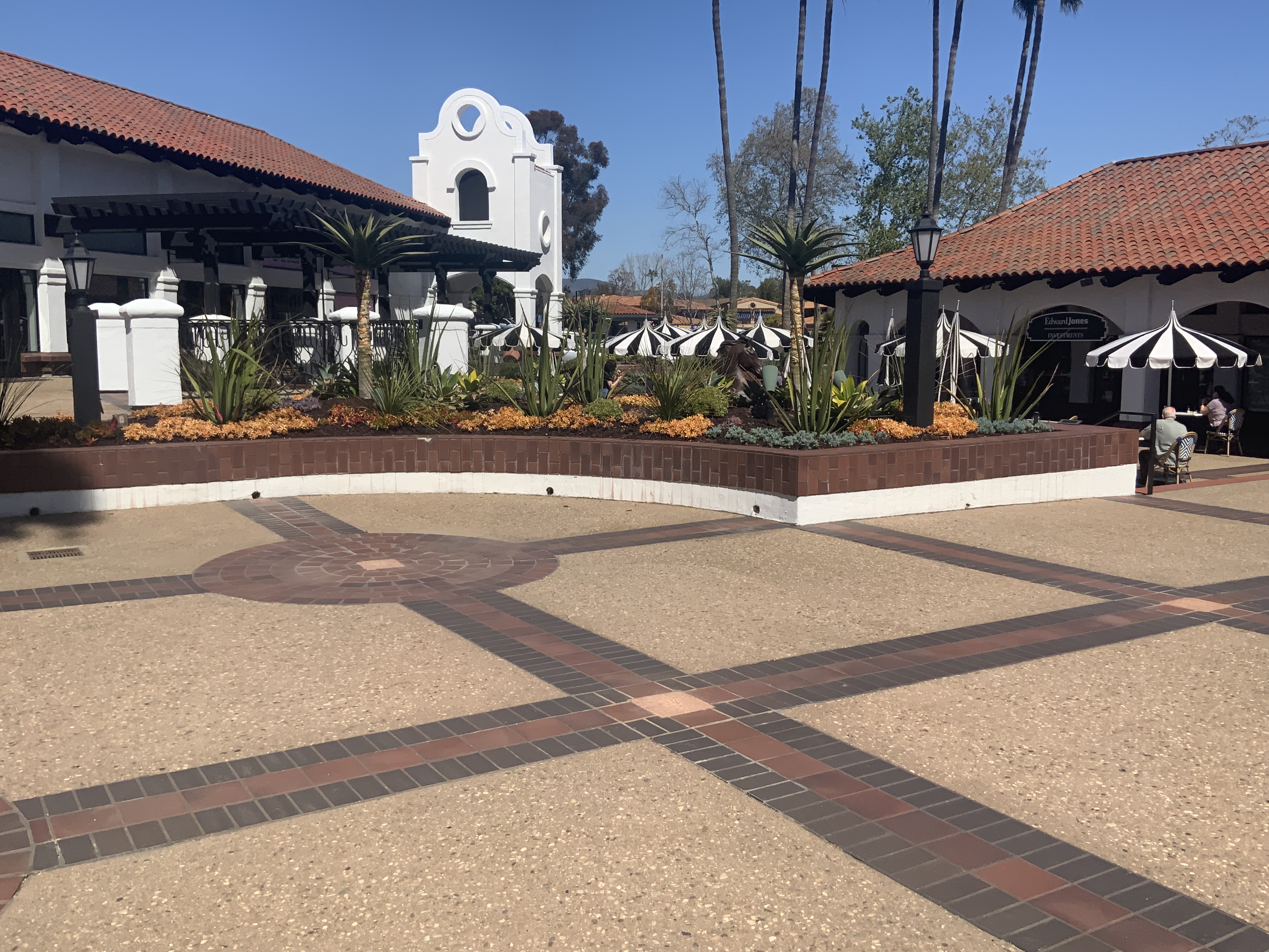 The Ranch at Rancho Santa Fe - 2nd Gen Restaurant Space at one of the wealthiest intersections in San DiegoD - Thumbnail 3