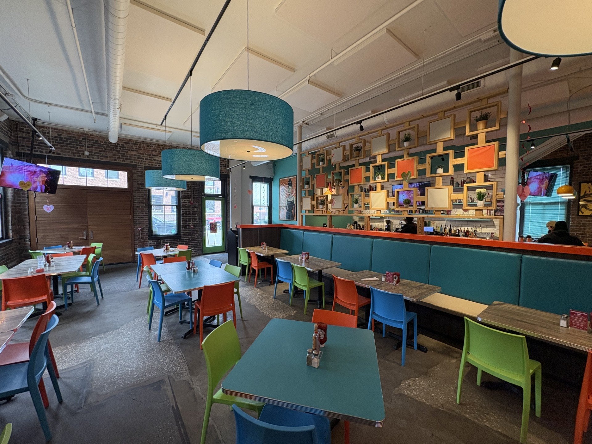 Full Restaurant for Sub-Lease in Des Moines, IA, 3,025 SF - Thumbnail 2