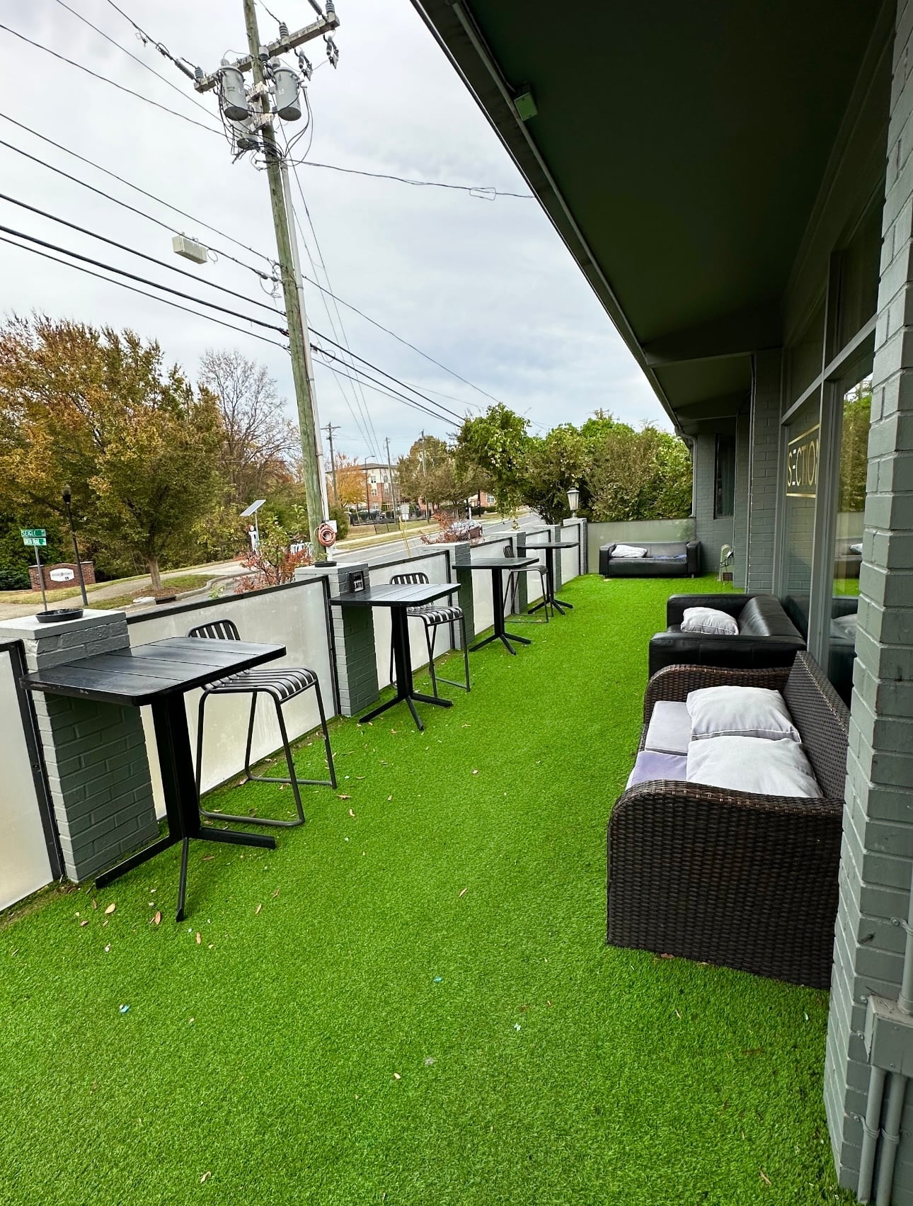 Turn-Key Restaurant, Bar & Lounge Near Uptown - Thumbnail 1