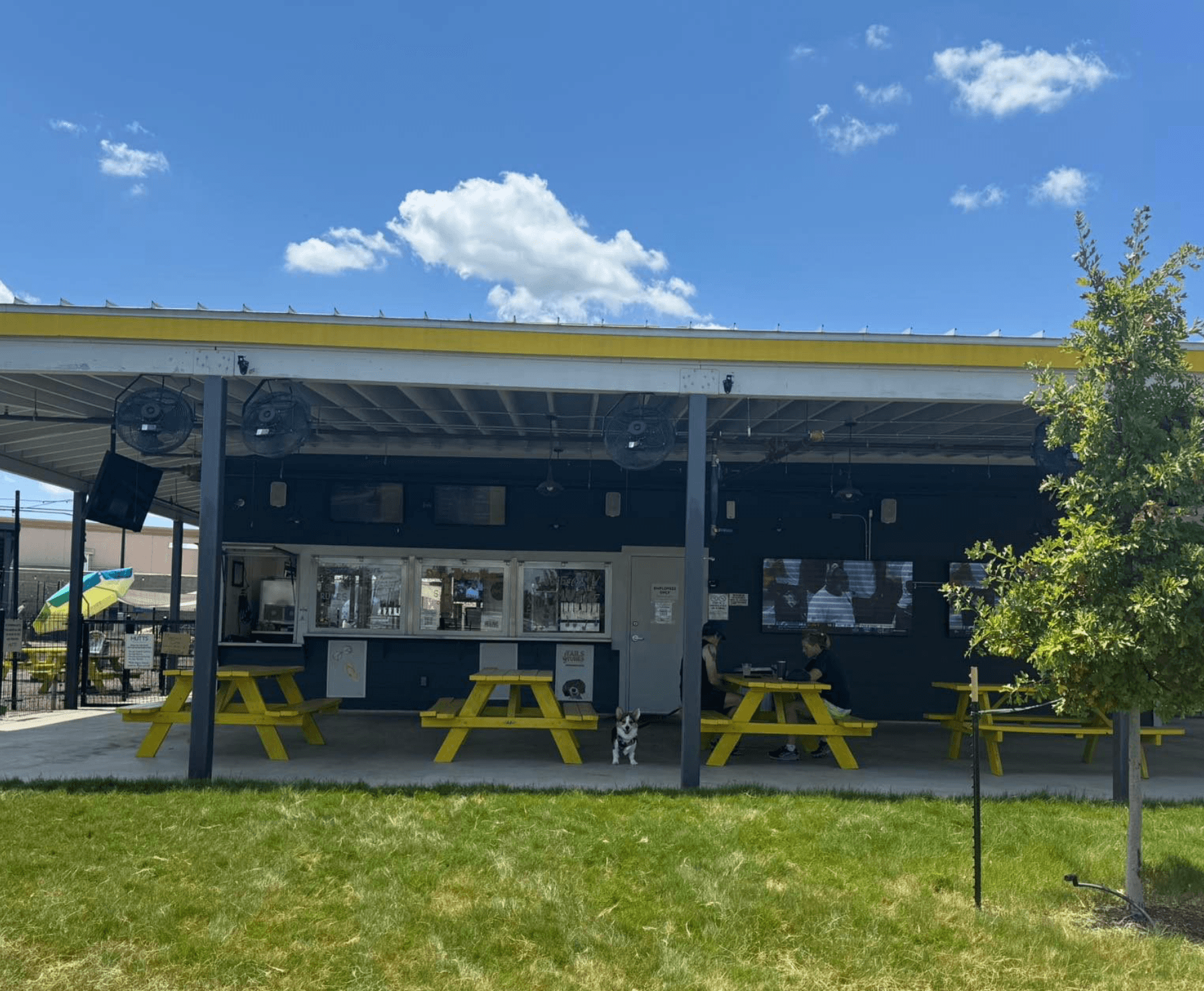 Restaurant space for lease in desirable location in NW Austin.  Dog friendly - Thumbnail 3