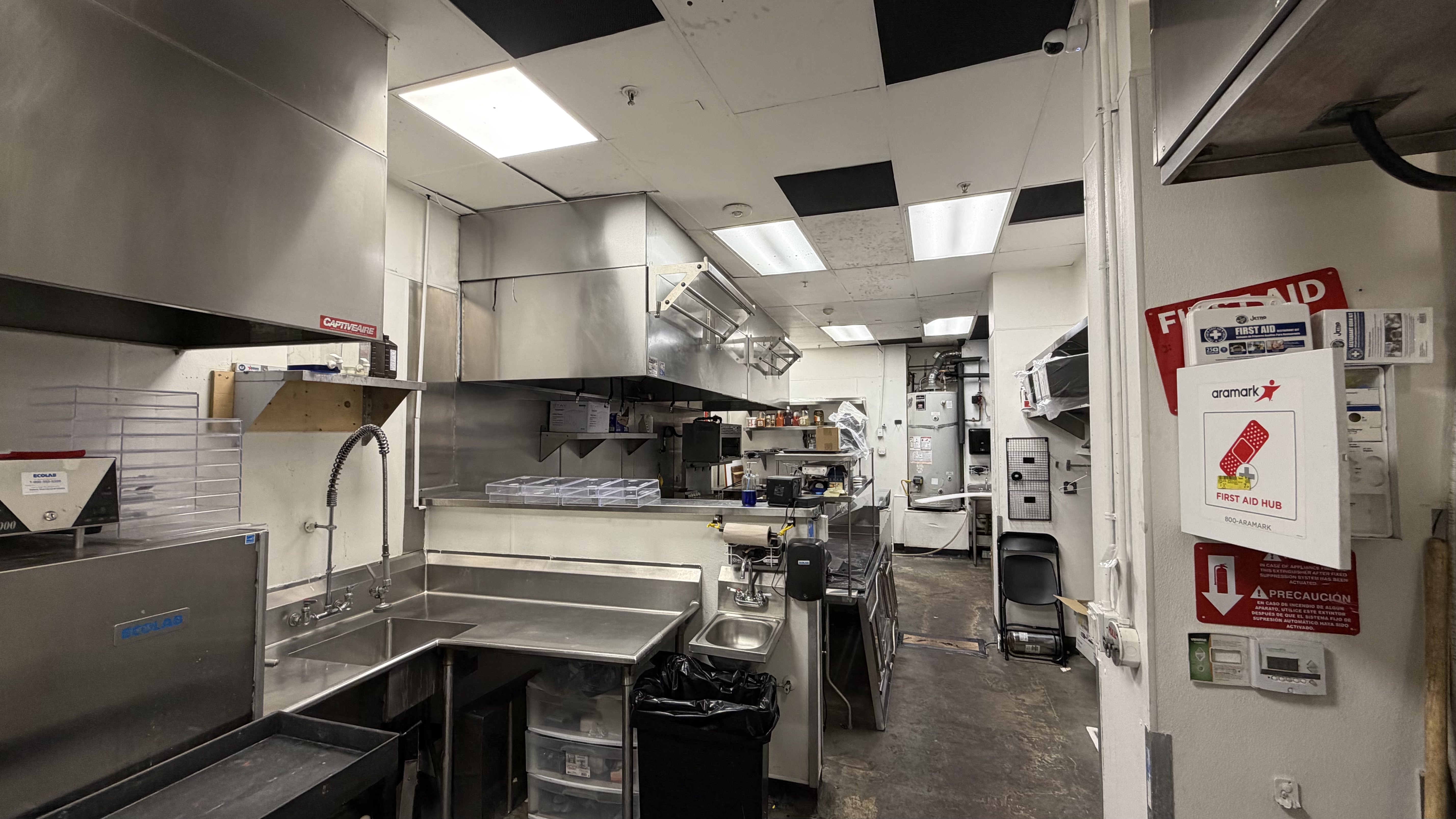 Fully Fixturized Bar/Restaurant in Los Angeles - Thumbnail 2