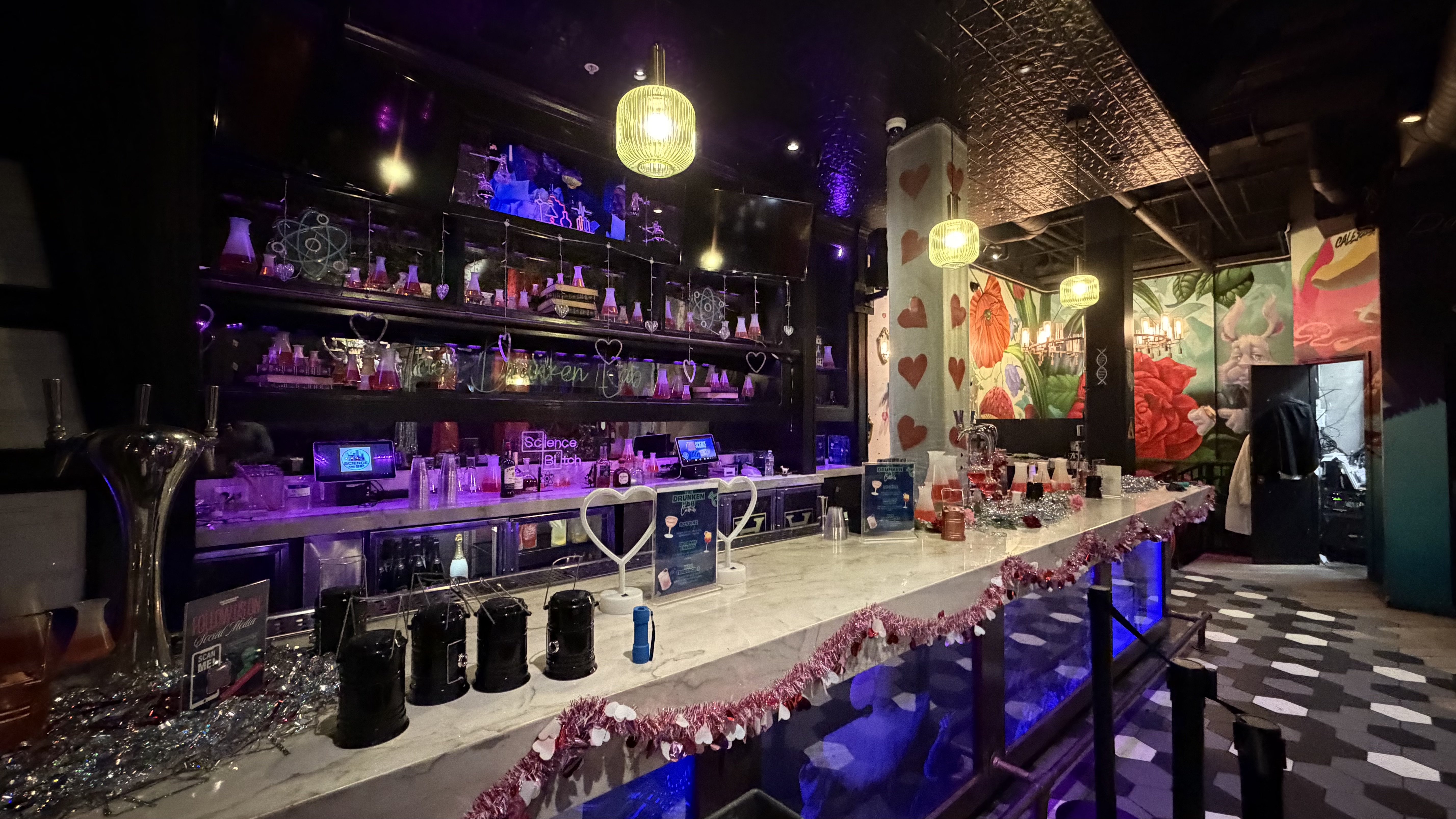 Fully Fixturized Bar/Restaurant in Los Angeles - Image 16