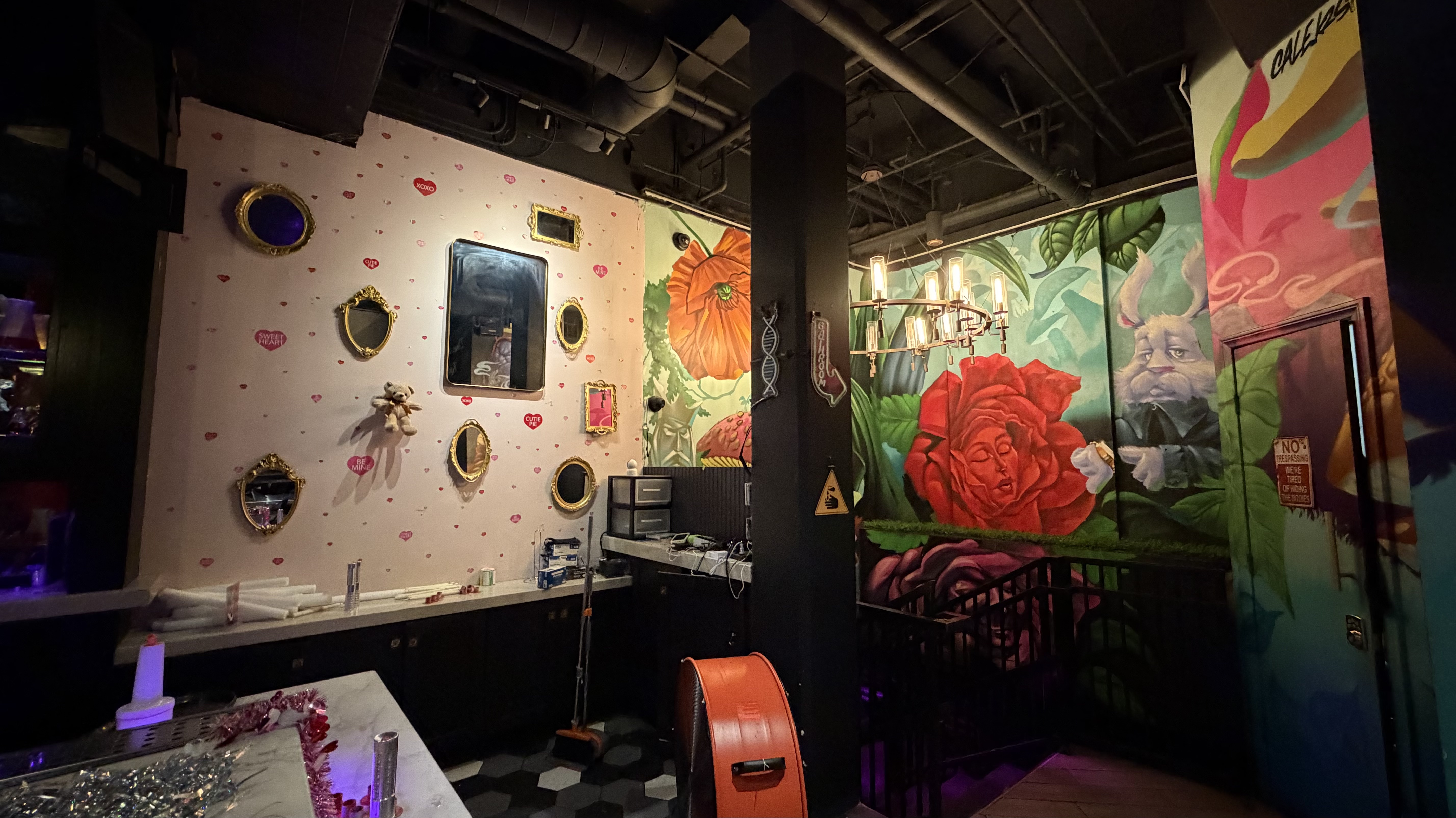 Fully Fixturized Bar/Restaurant in Los Angeles - Thumbnail 9