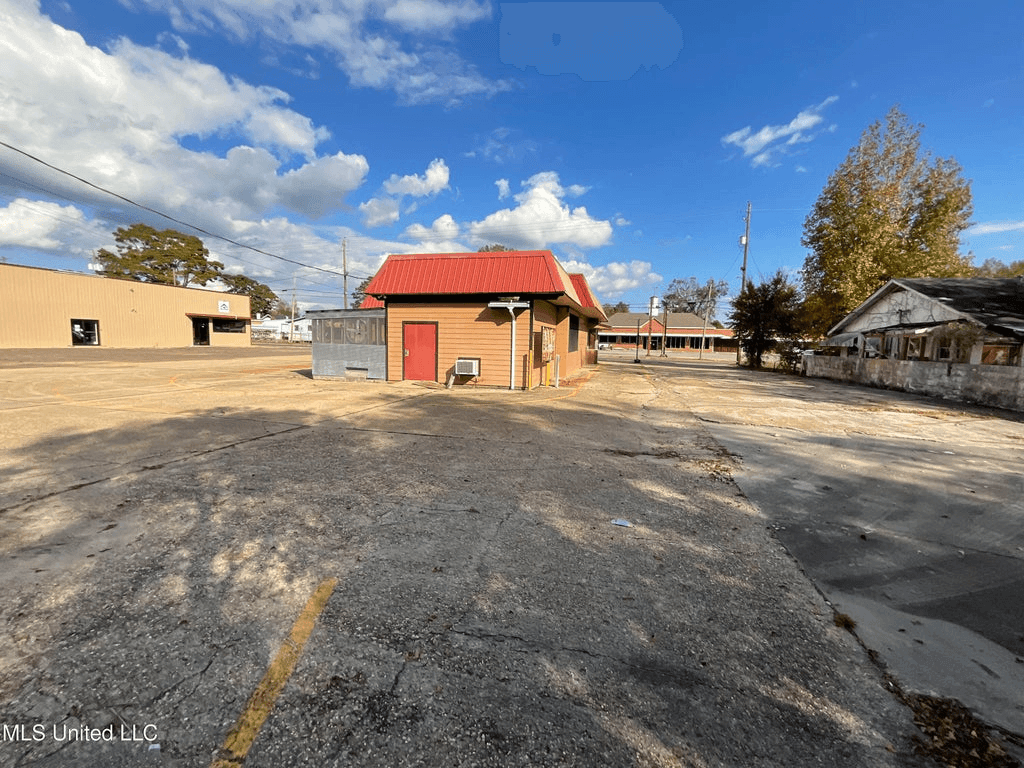 Full Restaurant for Sale in Columbia, MS, $175K - Thumbnail 1