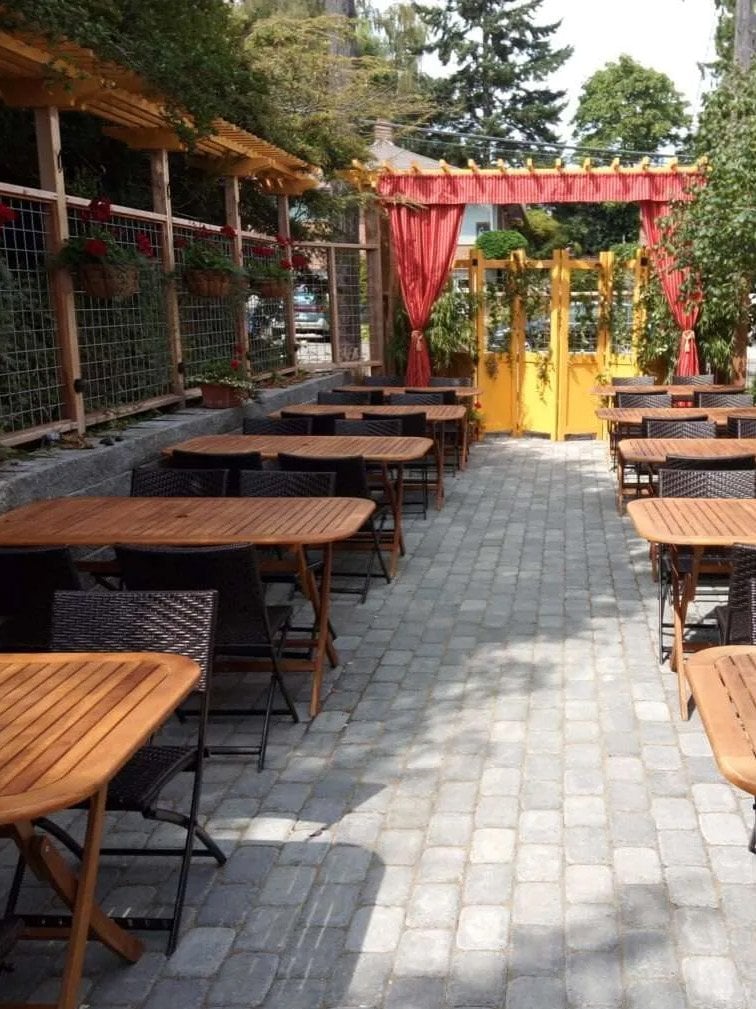 6,750 SF freestanding restaurant featuring a full-service bar - Thumbnail 1