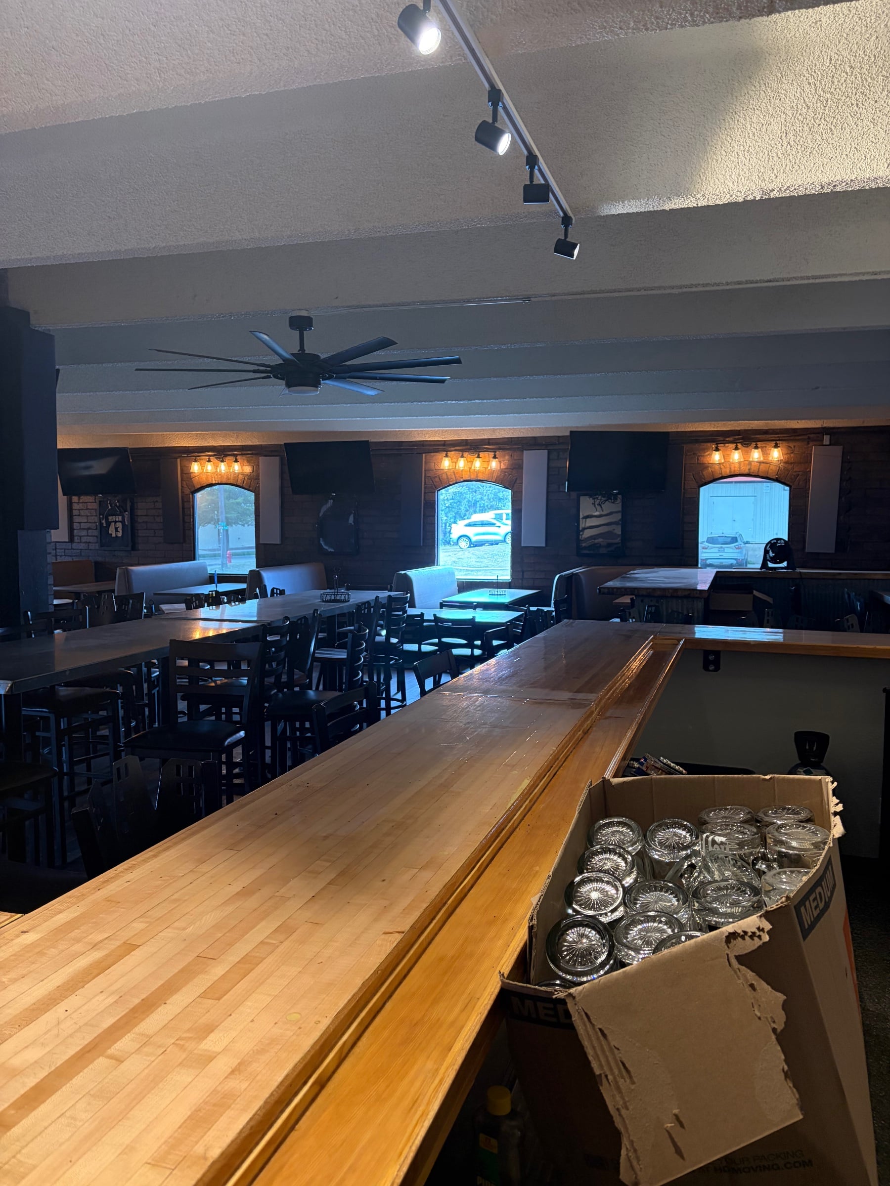 Restaurant with bar or without bar - Thumbnail 5
