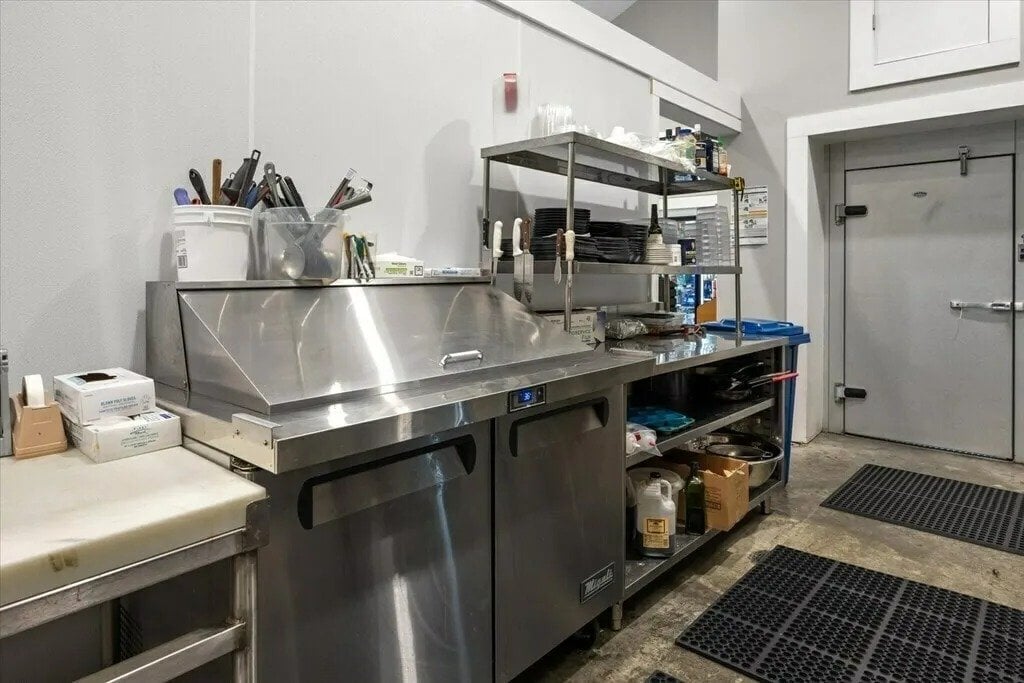 Full Restaurant for Sale in Cape Charles, VA, 2,800 SF - Thumbnail 1