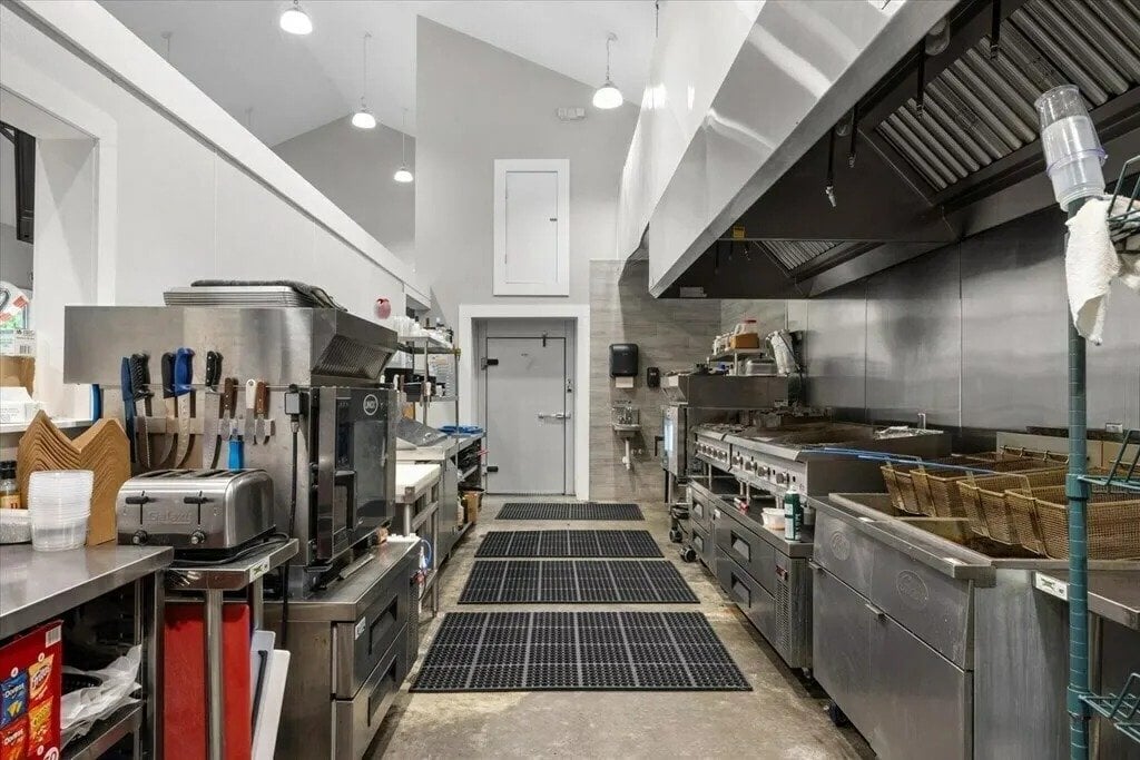 Full Restaurant for Sale in Cape Charles, VA, 2,800 SF - Thumbnail 3