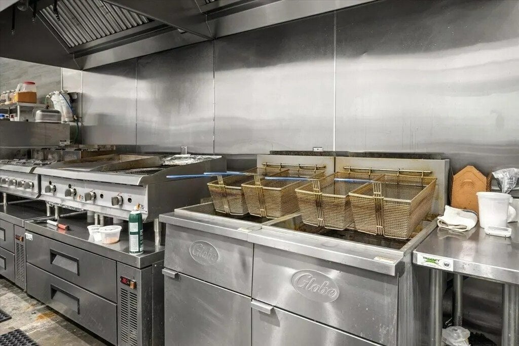 Full Restaurant for Sale in Cape Charles, VA, 2,800 SF - Thumbnail 2