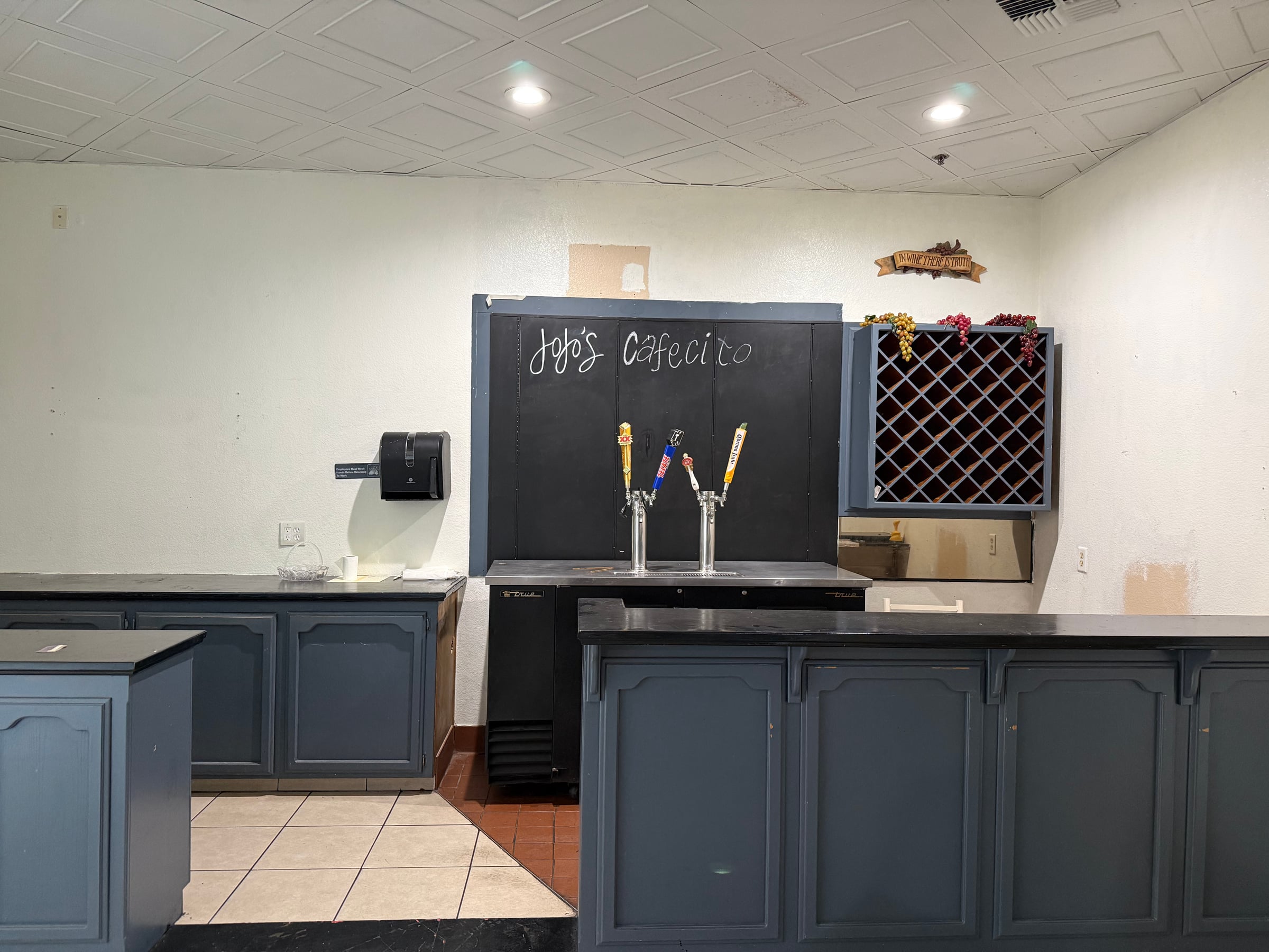 Full Restaurant for Lease in Bakersfield, CA, 4,400 SF