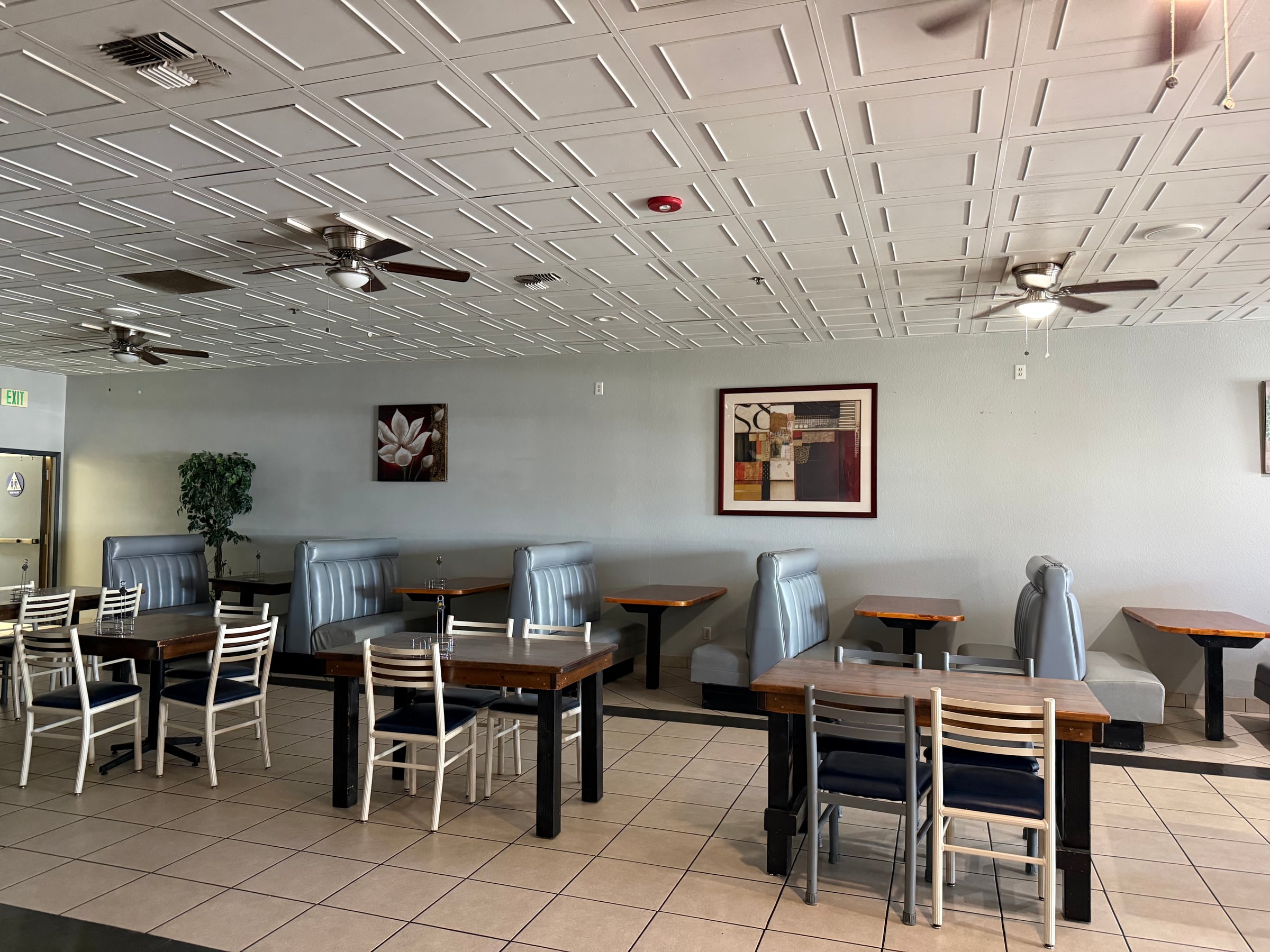 Full Restaurant for Lease in Bakersfield, CA, 4,400 SF - Thumbnail 2
