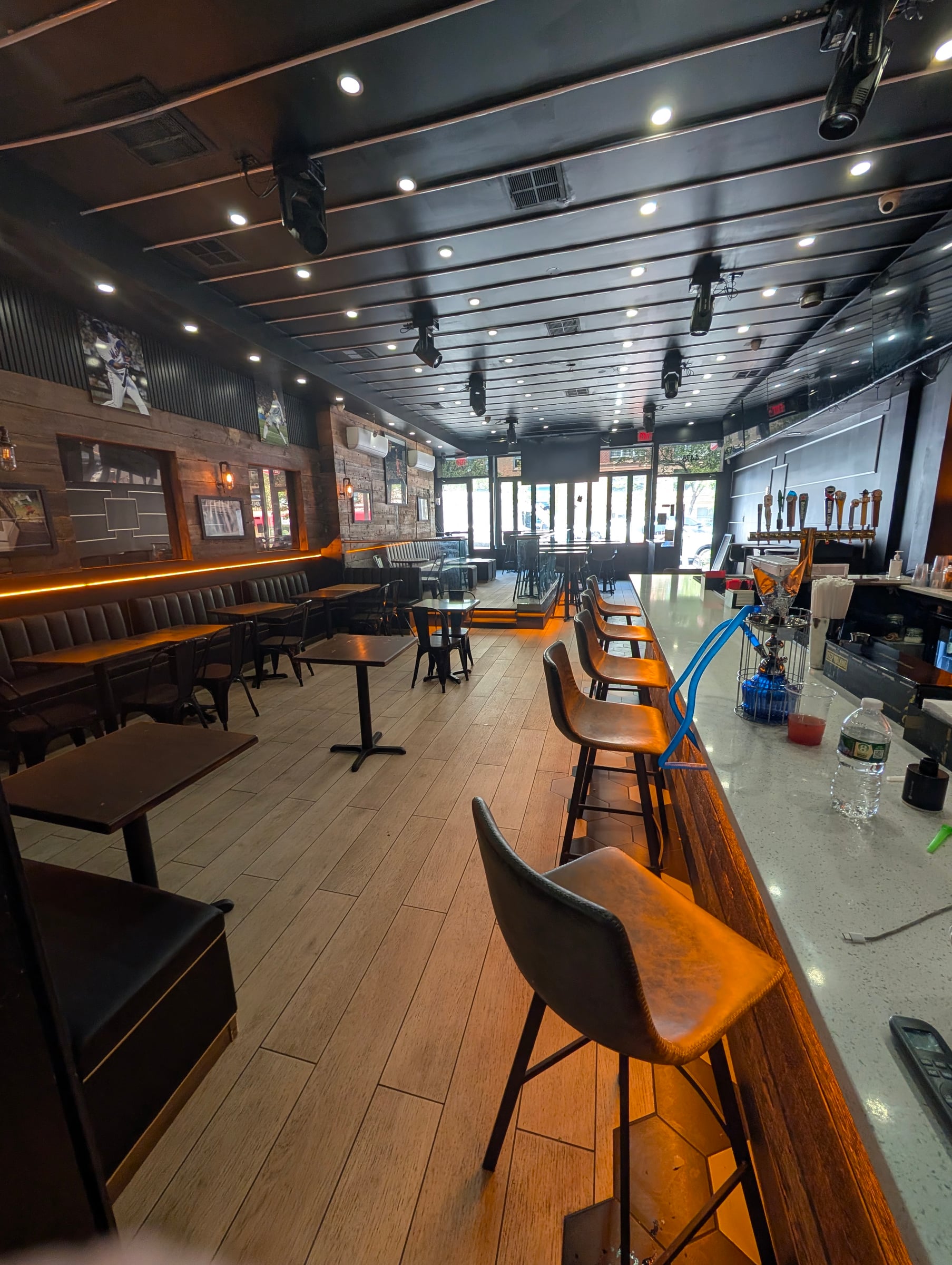 Uptown: Vented Bar / Restaurant - Thumbnail 5