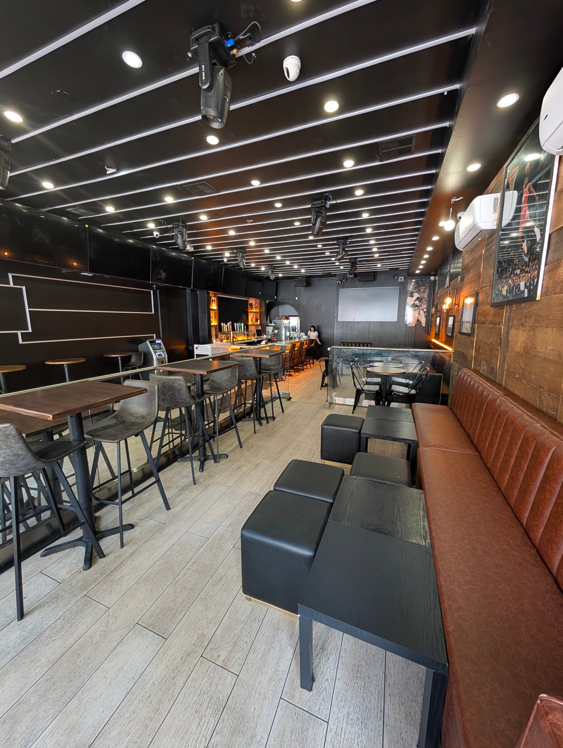 Uptown: Vented Bar / Restaurant - Thumbnail 4