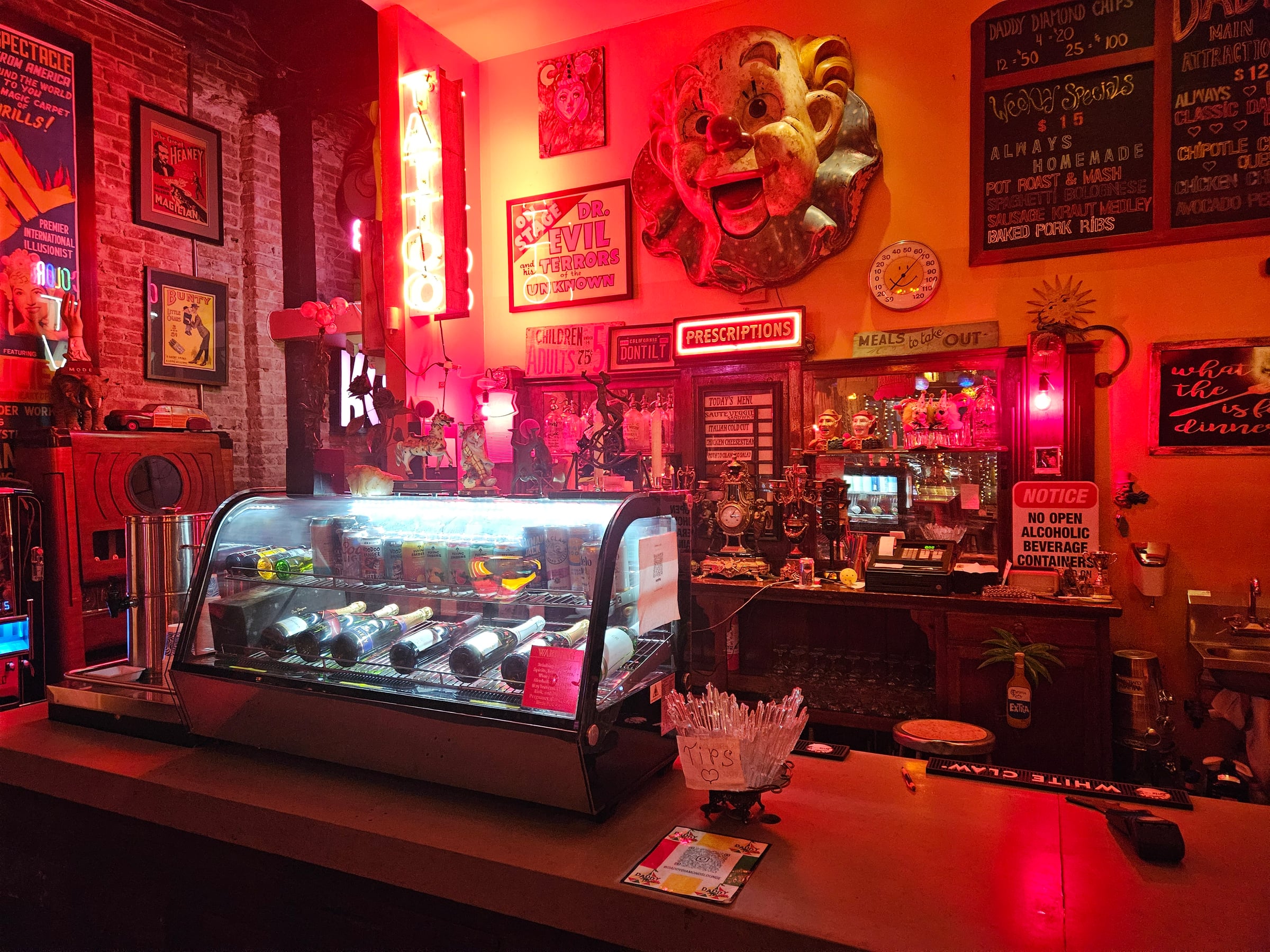 Daddy Diamonds Restaurant/Lounge, Arcade & Live Music Venue - Thumbnail 3