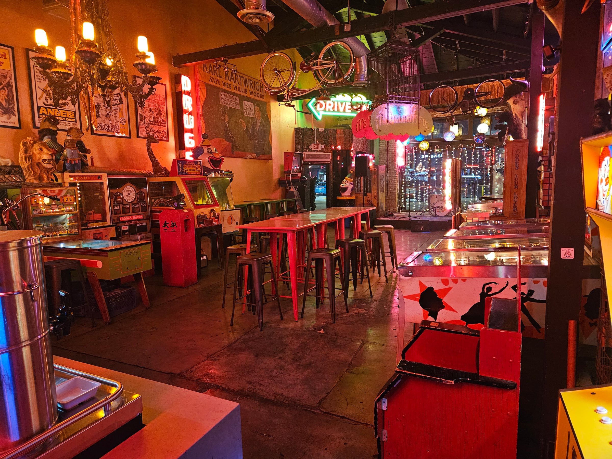 Restaurant/Bar and Arcades - Thumbnail 2