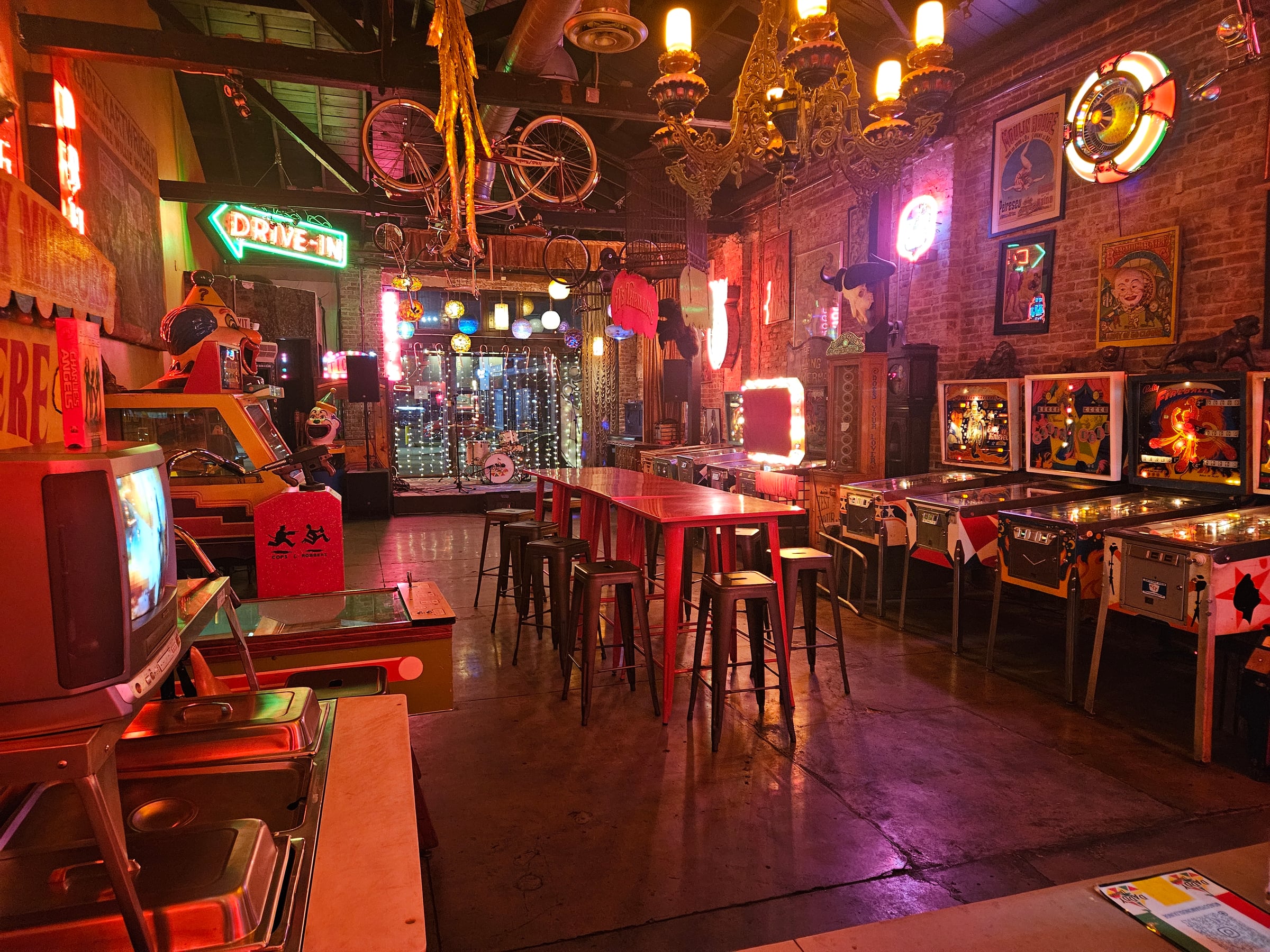 Restaurant/Bar and Arcades - Image 15