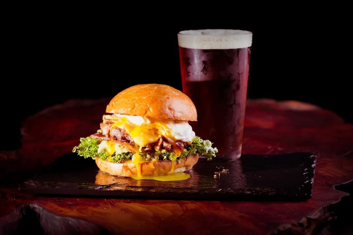 Popular Gourmet Burger & Beer Restaurant , Prime Downtown Location - Thumbnail 2