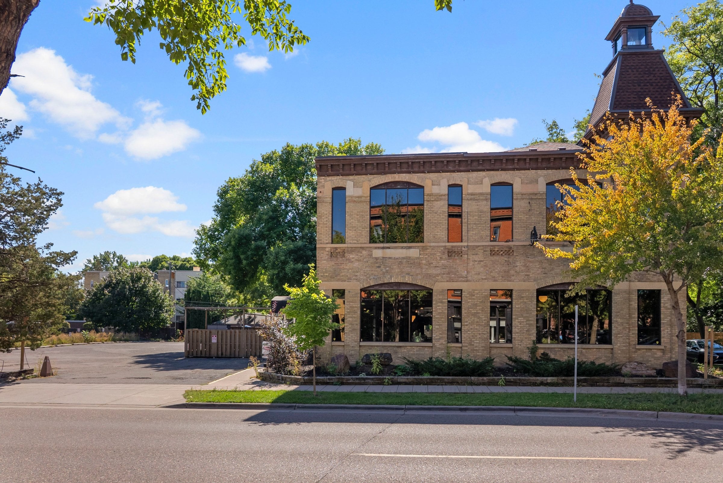 A Landmark 2ND Generation Restaurant Opportunity - Image 1