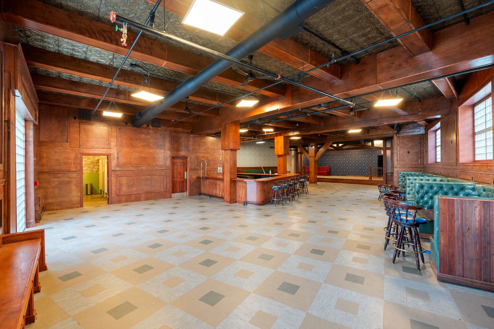 Multi-Use Full Restaurant for Lease in Mid Island, Staten Island, NY – 6,500 SF