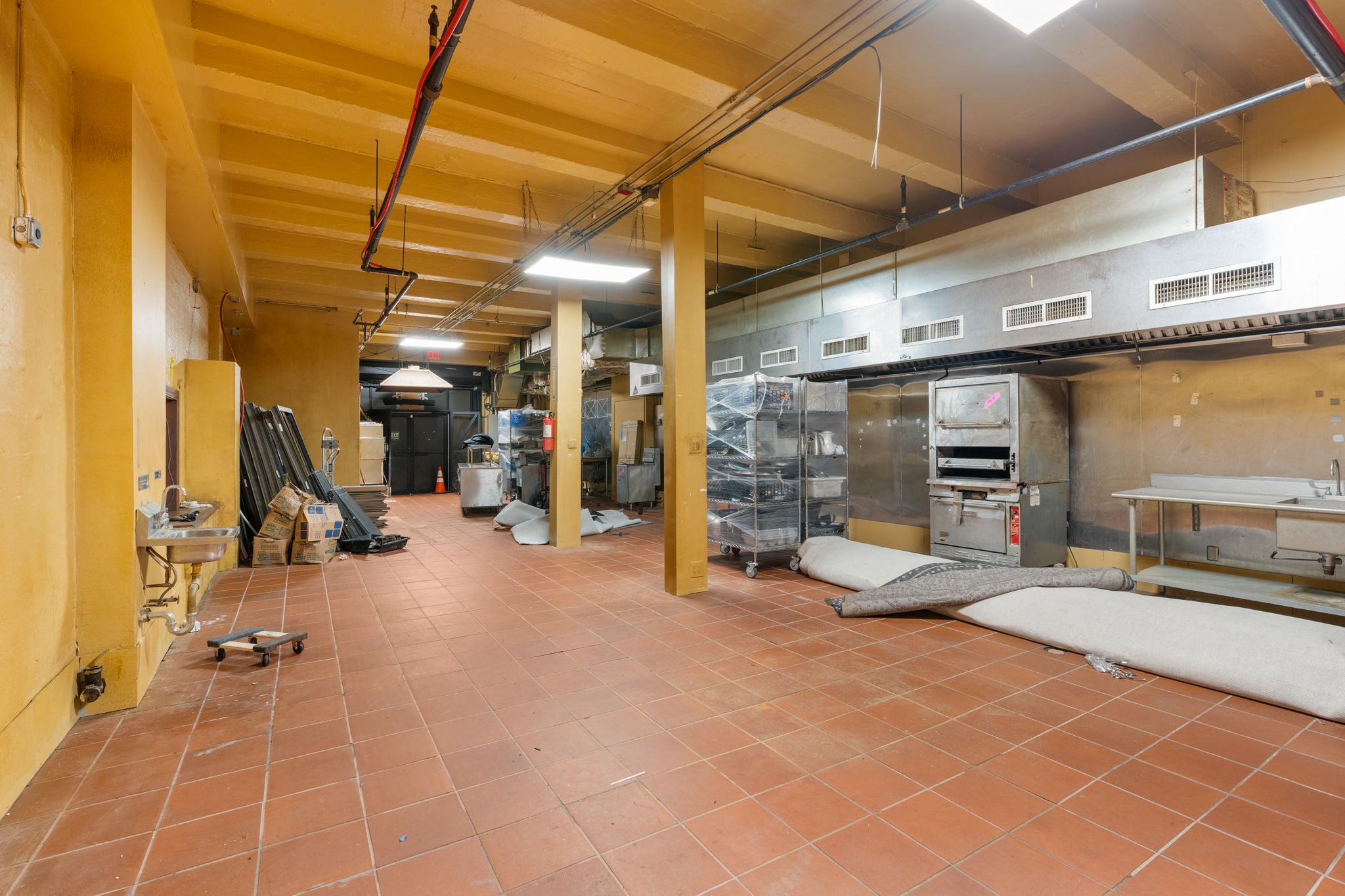 Multi-Use Full Restaurant for Lease in Mid Island, Staten Island, NY – 6,500 SF - Thumbnail 3