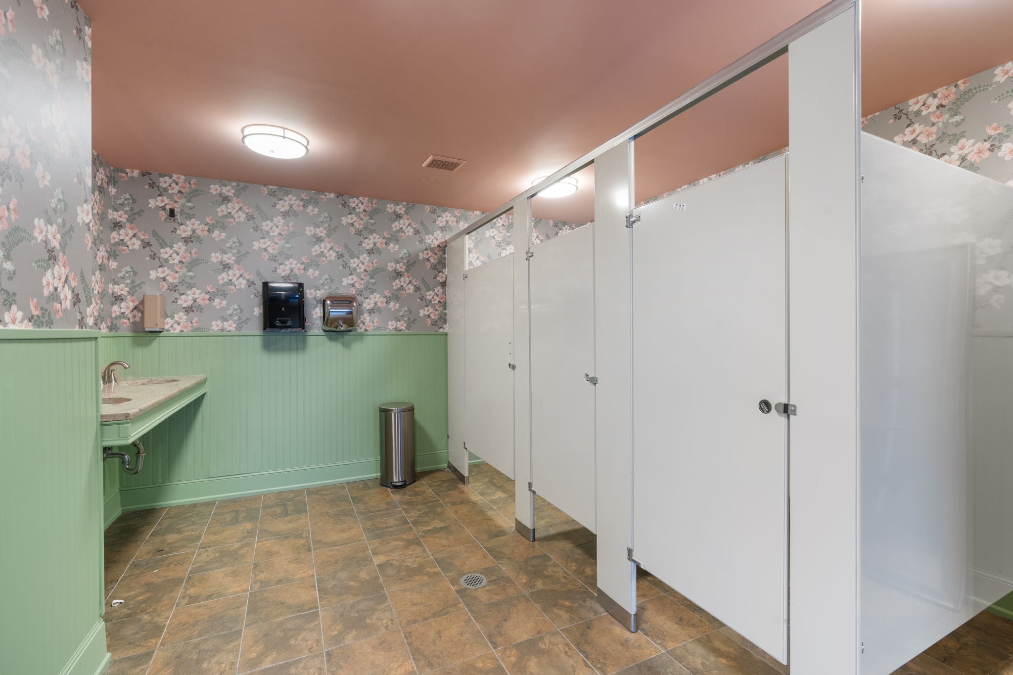 Multi-Use Full Restaurant for Lease in Mid Island, Staten Island, NY – 6,500 SF - Thumbnail 1
