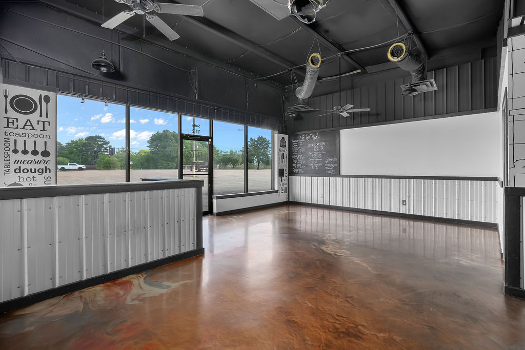 Prime Space of Steakhouse or Sports Bar - Thumbnail 3