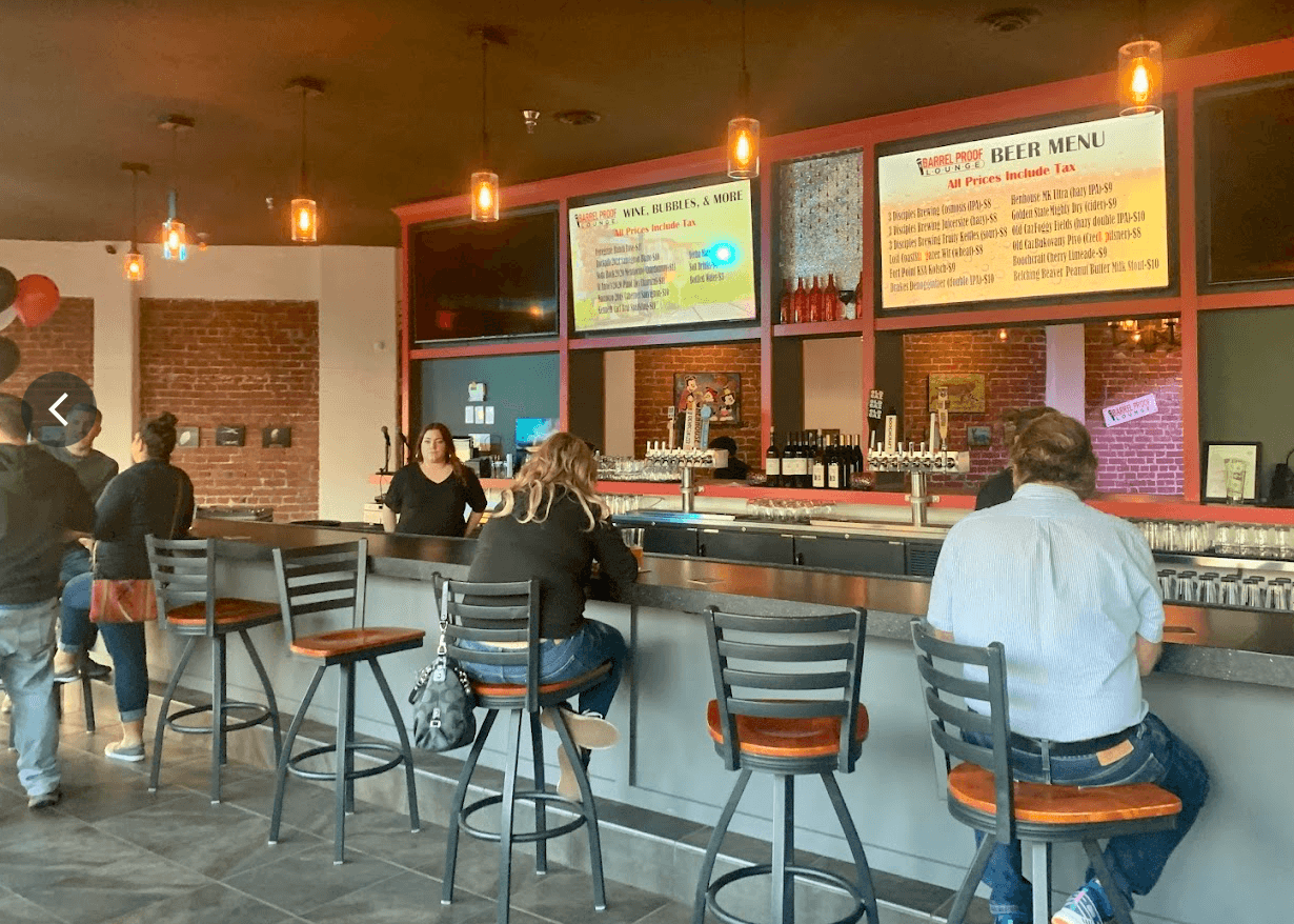  Lounge and Comedy Club available to lease