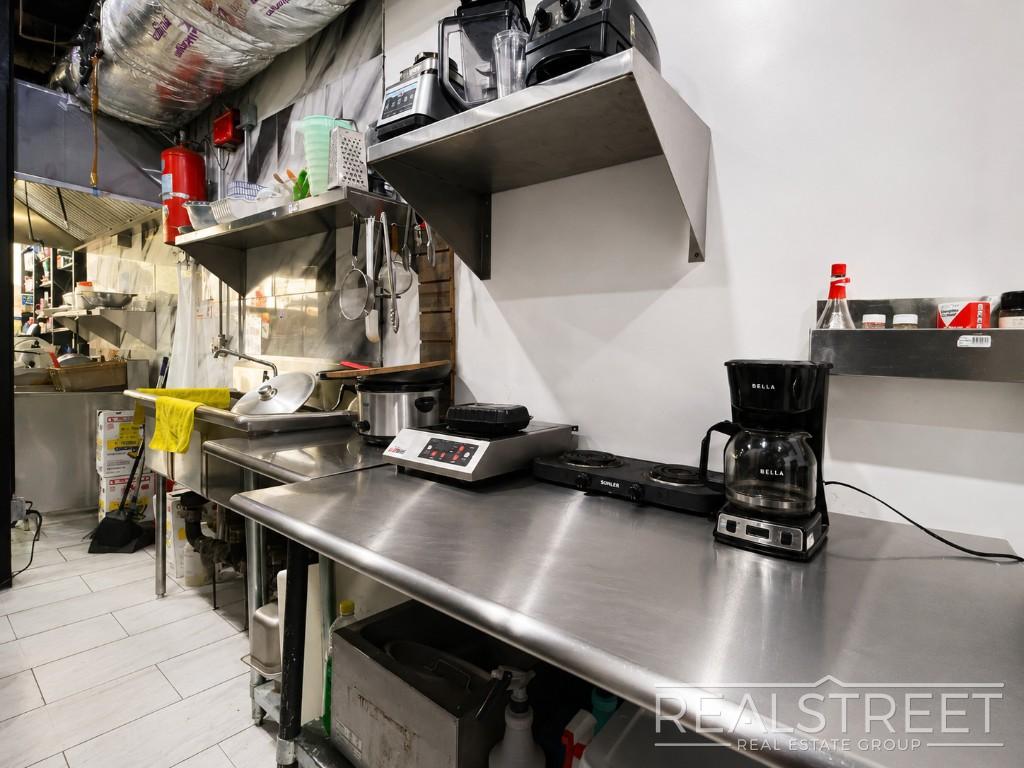 Fast Casual Restaurant for Lease in Brooklyn, NY, 1,250 SF - Thumbnail 2