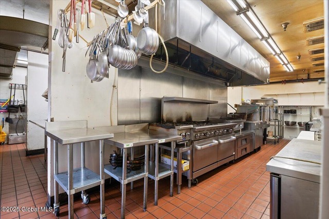 Full Restaurant in North Creek NY - Thumbnail 3